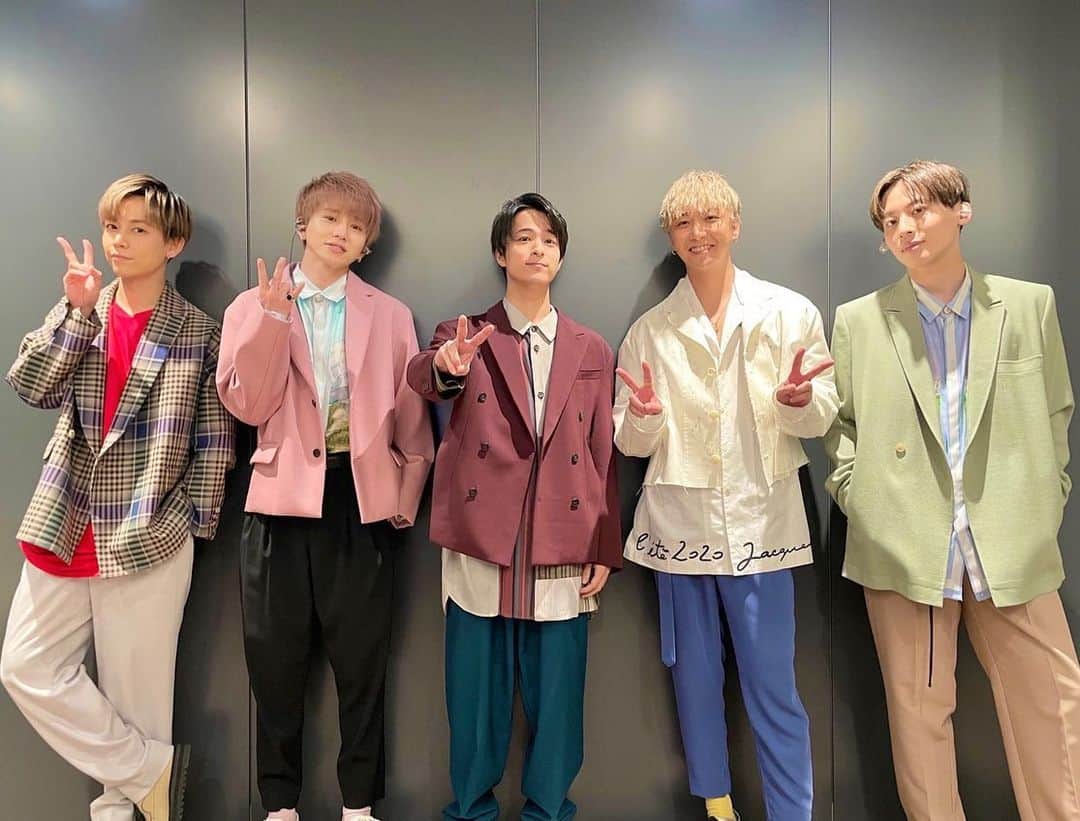 大野雄大のインスタグラム：「おはようございます！！  昨日の横浜公演の余韻がまだ抜けませんが、、  横浜公演、二日間、応援して下さった皆様、  本当にありがとうございました。😭✨✨✨✨  あんなに達成感を感じたのは久しぶりで、、、 途中泣きそうになったりもしましたが、笑 何より皆さんの応援や、スタッフの皆さんのサポートなしでは乗り越えることはできませんでした！！！ ありがとうございます。。  僕は心の底から音楽を愛しているけれど、 4公演で92曲というのは未だ経験したことのない曲数ですし、 終わった後にちゃんと変わらない気持ちでいられるのかなぁと少し考えてもいましたが、、  全く変わらずやっぱり大好きでした！！！笑  残すは 北海道、兵庫ともうこのツアーも終盤戦です！！  悔いの残らないよう、自分自身何より楽しめるように走り抜きたいと思います！！！」