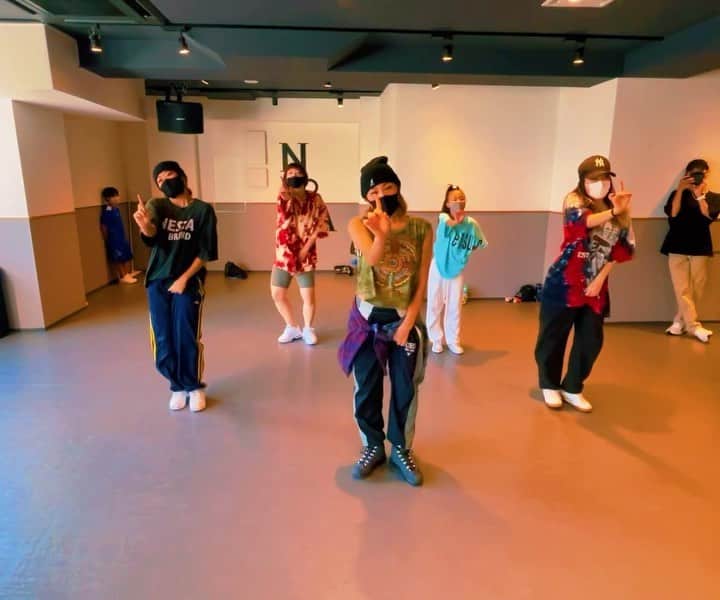 HARUKA MUTOのインスタグラム：「Fck Boys @blxst @russ 🌹 🗾 @noadance_ebisu   choreography  by me💎   Dance wiz girls♡ @rina3616256 @kamikamirio_1029 @akaaari0209   受けてくれた皆ありがとう✌️ この曲好きだ〜気持ち良し💫 #harukamuto #dance  #610choreography  #noadanceacademy #fckboys #blxst #russ」