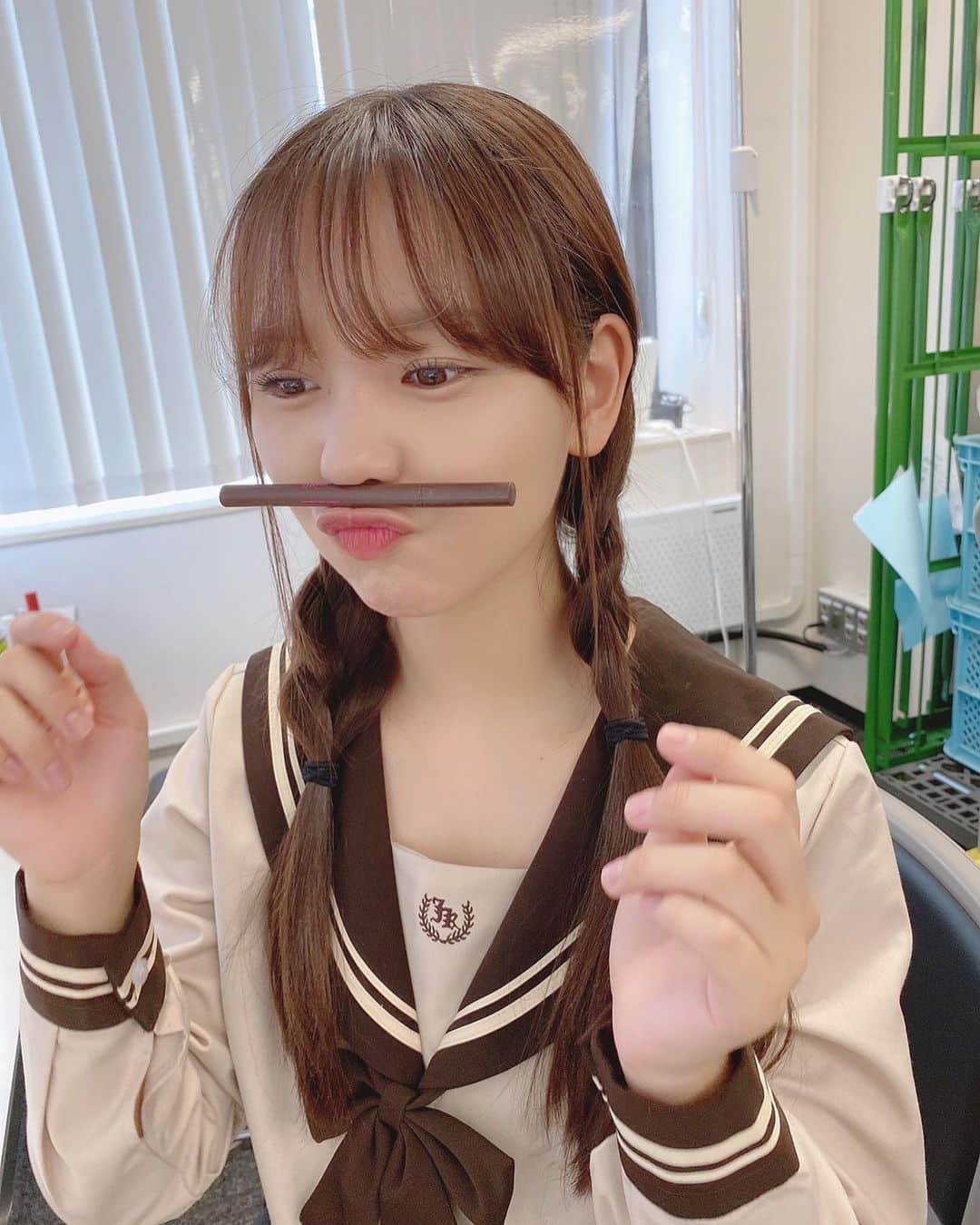 本郷柚巴のインスタグラム：「これをする子だいたい勉強が苦手🥸」
