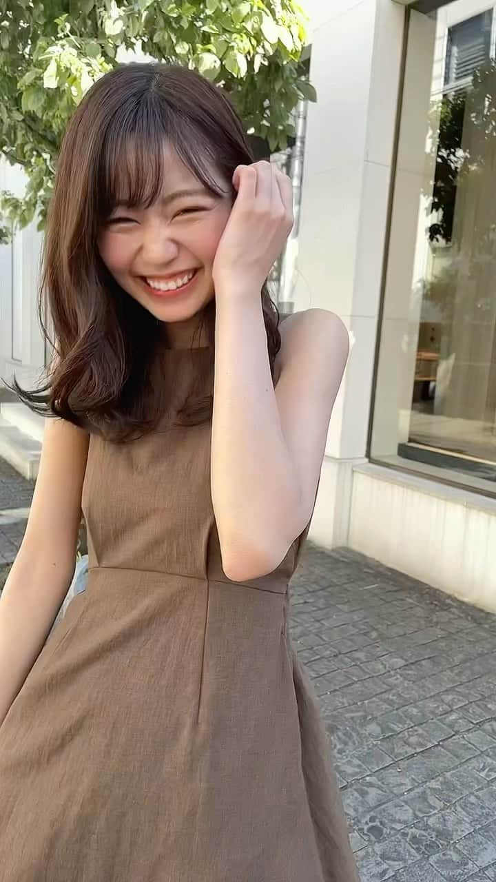 杉浦みずきのインスタグラム：「ちょっと回りすぎです、、笑 ちをりちゃんが茶化してくるからわろてまう😂 スナイデルのサマーワンピだよ🤍 ※撮影時のみマスクを外してます ・ by @chiwori___  #ootd #snidel #スナイデル #ワンピース #ブラウンコーデ #私服 #夏服 #夏服コーデ #今日のコーデ」