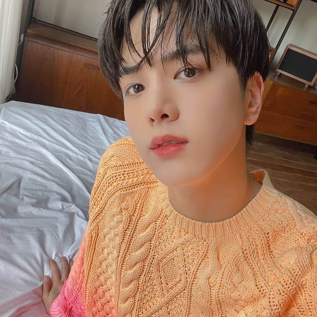 ヨンフンのインスタグラム：「(영훈) 🍑 #THEBOYZ #더보이즈 #YOUNGHOON #영훈」