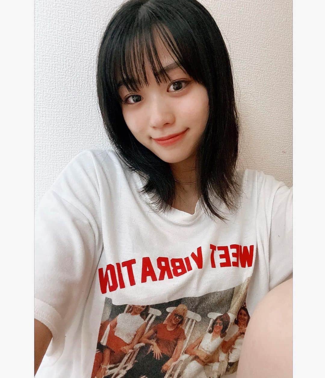 多田成美のインスタグラム：「部屋着で📷  今日も1日お疲れ様です☺︎ 少し早いですがおやすみなさい🤍  #多田成美」