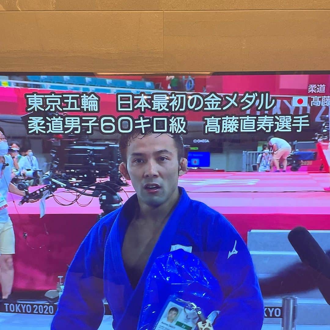 田島慎二のインスタグラム：「#髙藤直寿  おめでとう😆 2年前くらいに一緒に食事してから柔道を少しずつ見るようになって、勝った瞬間すげー鳥肌もんでした🤣 おめでとう🎉 #金メダル」