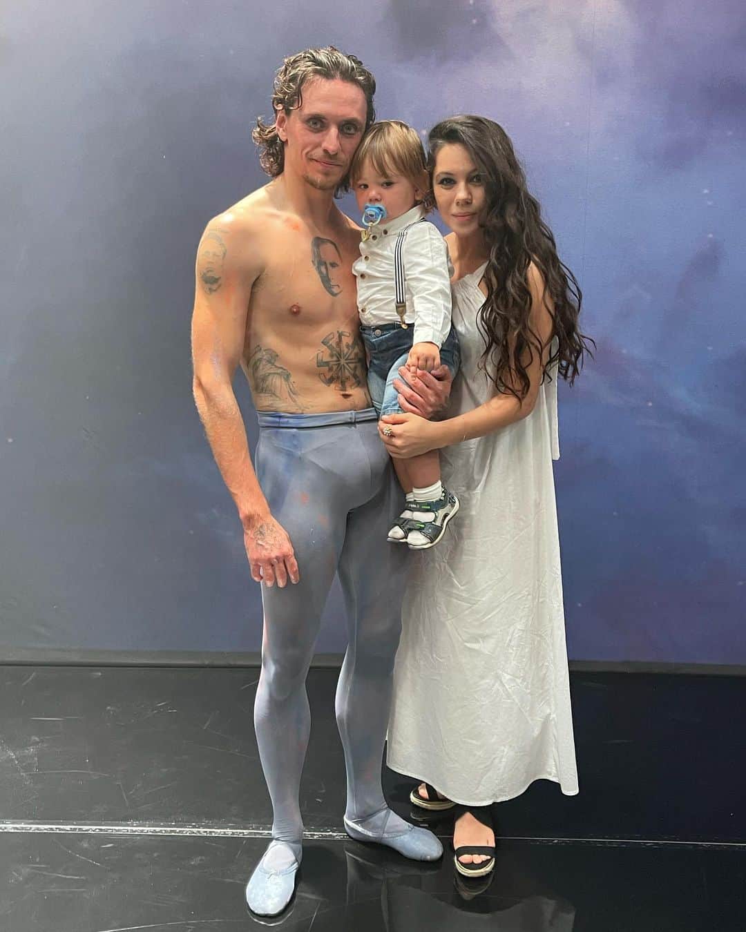 エレーナ・イリニフのインスタグラム：「Наш самый любимый и самый лучший на Планете папа ❤️ мы тебя очень сильно любим! Спасибо за невероятное представление ✨ @poluninink   #Bolero #SergeiPolunin #MirPolunin #ElenaIlinykh」