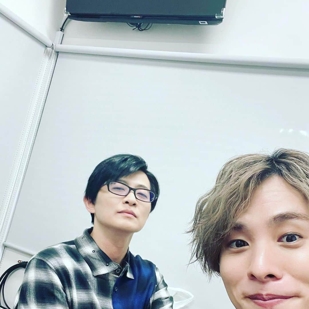 岡本信彦さんのインスタグラム写真 - (岡本信彦Instagram)「夜の下野さん #メガネの下野さん #かわいい下野さん #サイコな下野さん #流し目の下野さん #とおとい下野さん #恵体すぎ下野さん #という内向的過激系下野さん推しの男性からの熱烈な投稿❤️‍🔥」7月24日 20時29分 - nobuhiko_cacao