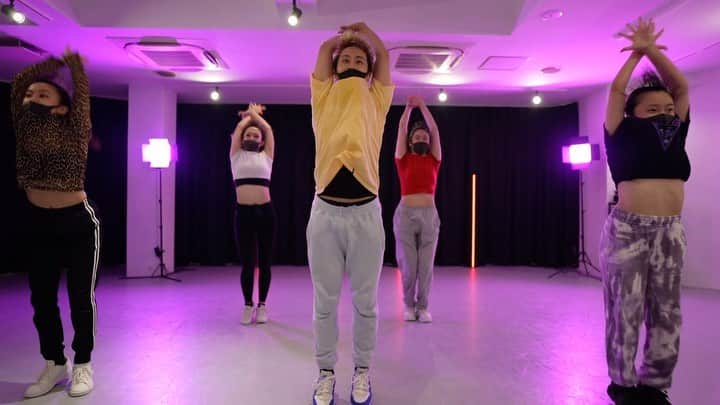 avecooのインスタグラム：「@avecoodancestudio   ♪music♪ @studio_chizu @mllnnmprd #U  ☆dancer☆ @87desu_0202 @natsuki_dayoo @iamfukadayo @ju_non814   #dance #jazzfunk #choreographer #avecoo #竜とそばかすの姫 #millenniumparade #ジェットコースター振り　#bell」
