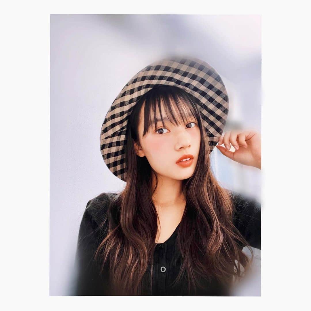 新井舞良のインスタグラム：「こんばんは🙂 いやぁぁ、オリンピック、胸熱になりますね🔥✨ 戦っている選手達を見ていると元気をもらえます。 最後までみんなで応援しましょう✨ 4連休、暑さに気をつけて楽しんでください🌻 写真は、夏は欠かせない お気に入りの帽子。@redyazel ❤️  It warms my heart that the Olympics have begun. 🔥 I feel inspired to see the athletes competing with so much energy.  Let’s cheer them on everyday.❤️  올림픽이 시작되어서 흥분하고있어요✨」