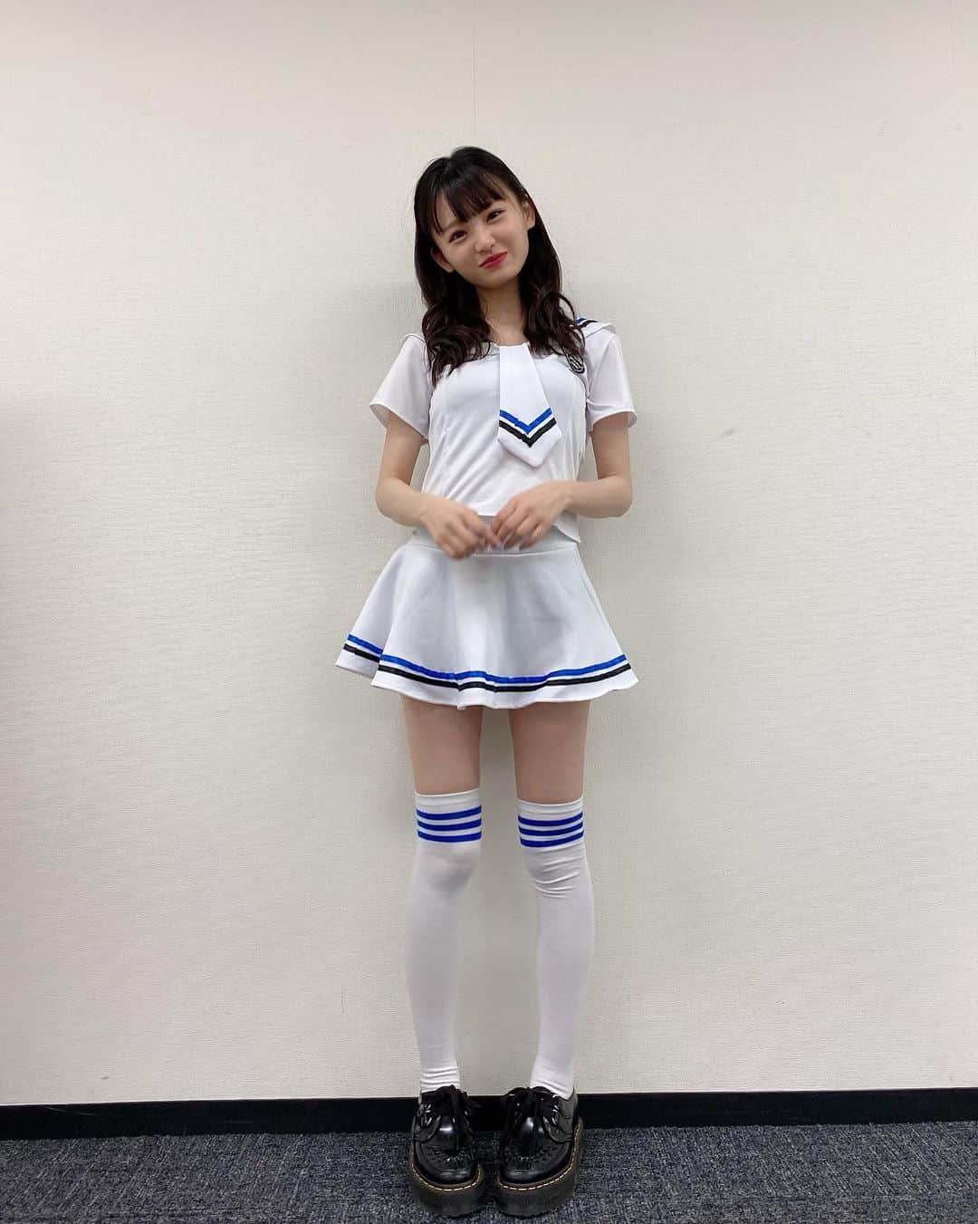 新澤菜央さんのインスタグラム写真 - (新澤菜央Instagram)「22歳ラスト制服、、まだいけますか、？  #オンラインお話し会  #制服コスプレ」7月24日 21時13分 - _shinshin_48