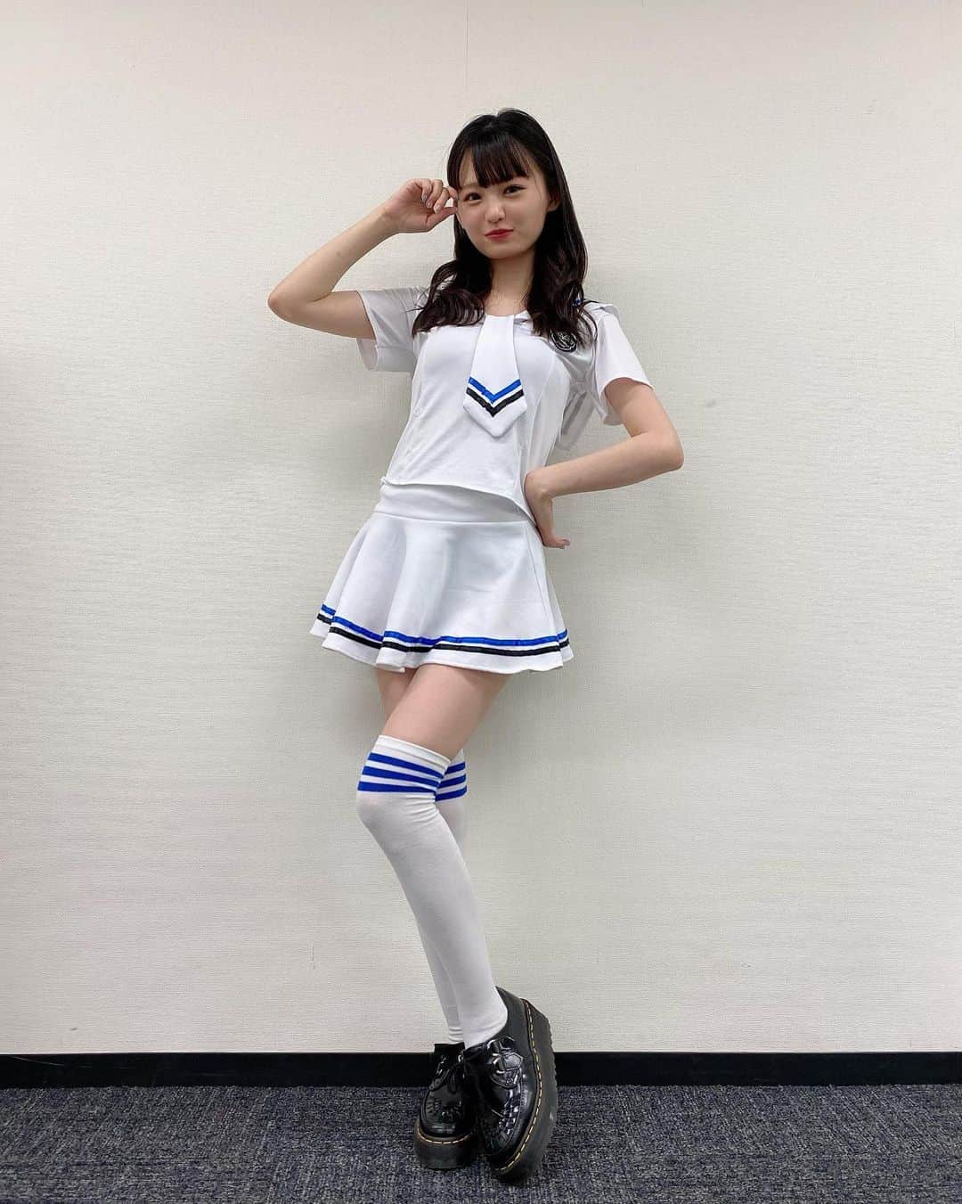 新澤菜央さんのインスタグラム写真 - (新澤菜央Instagram)「22歳ラスト制服、、まだいけますか、？  #オンラインお話し会  #制服コスプレ」7月24日 21時13分 - _shinshin_48