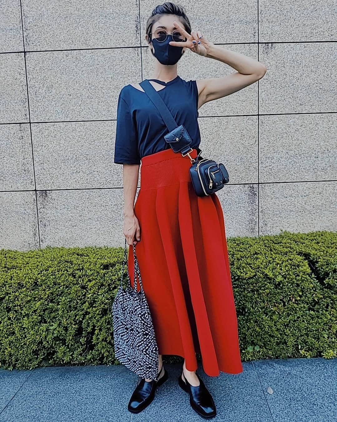 山田優さんのインスタグラム写真 - (山田優Instagram)「#outfit  毎日暑いけど、、、  赤いふんわりスカートで気分を上げて❤️  #skirt @cfcl_official  #tshirt  @maisonmargiela   #bag  @louisvuitton   #shoes  @jilsander」7月24日 21時47分 - yu_yamada_