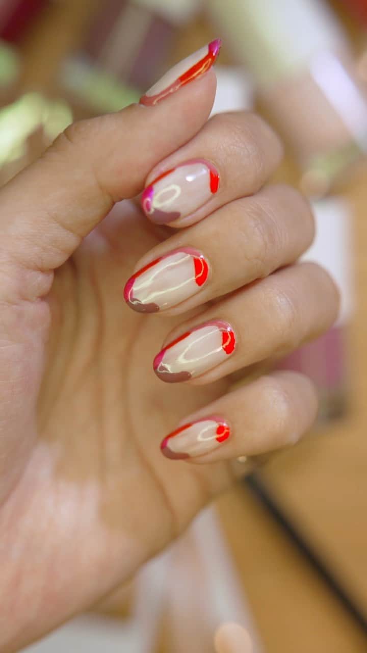 Hana4のインスタグラム：「Let’s do nail art together💅🏼 Please try my easy and cute nail design using ZARA Beauty💫Let me know if you try it😘  今、話題の @zara から生まれた #zarabeauty の ネイルポリッシュを使って みんなでも簡単にできる マニキュアアートのご紹介😘  真夏に向けて ネイルカラーで遊んでみてね！ もしやってくれた方がいたら インスタにタグをしてくれたら嬉しいなぁ❤️  #zara #zarabeauty #thereisnobeautyonlybeauties Nail art by 💅🏼 @hana4art #Hana4art BGM🎶 @bb_track #Thank you」
