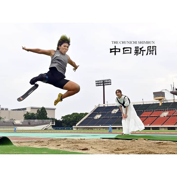 須田亜香里さんのインスタグラム写真 - (須田亜香里Instagram)「2021/07/24【中日新聞】 走り幅跳びでパラリンピックに出場される前川楓さん（ @k_s1082 ）との対談掲載中です。 お会いした第一印象は笑顔がとにかく可愛い。 競技中の姿はほんっとうにカッコイイ。  片足を失っても 「できないことはない」その言葉を体現する姿に胸が熱くなりました✨  とにかく今はパラリンピックを観て！ 楓さんの走りとジャンプを観て！ というのが私の率直な願いです。  #前川楓 さん #ありがとうございました #3枚目 #フュージョン #笑 #tokyo2020  #パラリンピック #中日新聞 #特約記者」7月24日 22時46分 - akarisuda