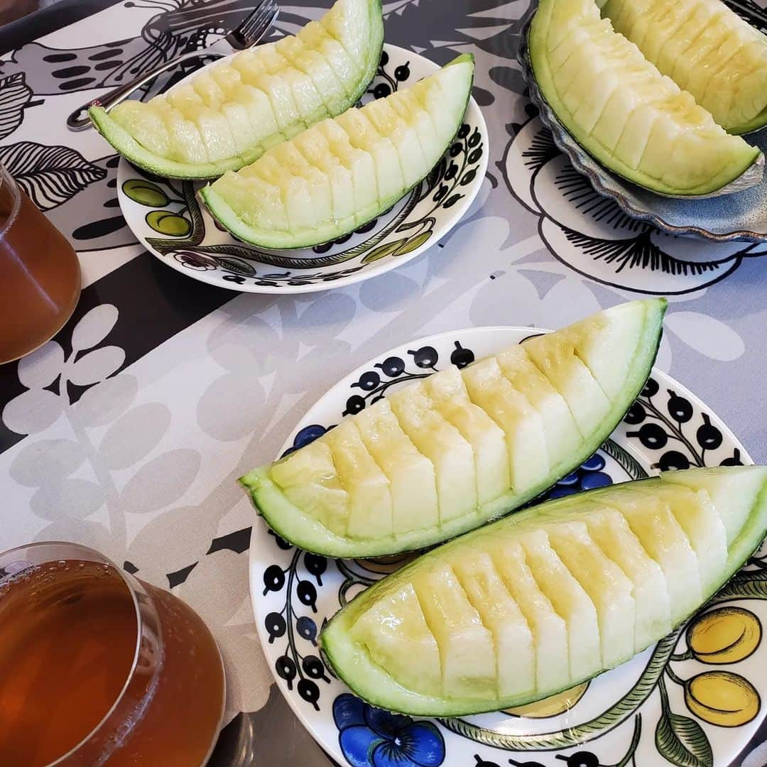 近江谷杏菜さんのインスタグラム写真 - (近江谷杏菜Instagram)「友人宅にてこの夏の初物🍈  #三人でひと玉  #美味しすぎてぺろり  #ごちそうさまでした🙏🏻」7月24日 22時58分 - annaohmiya12