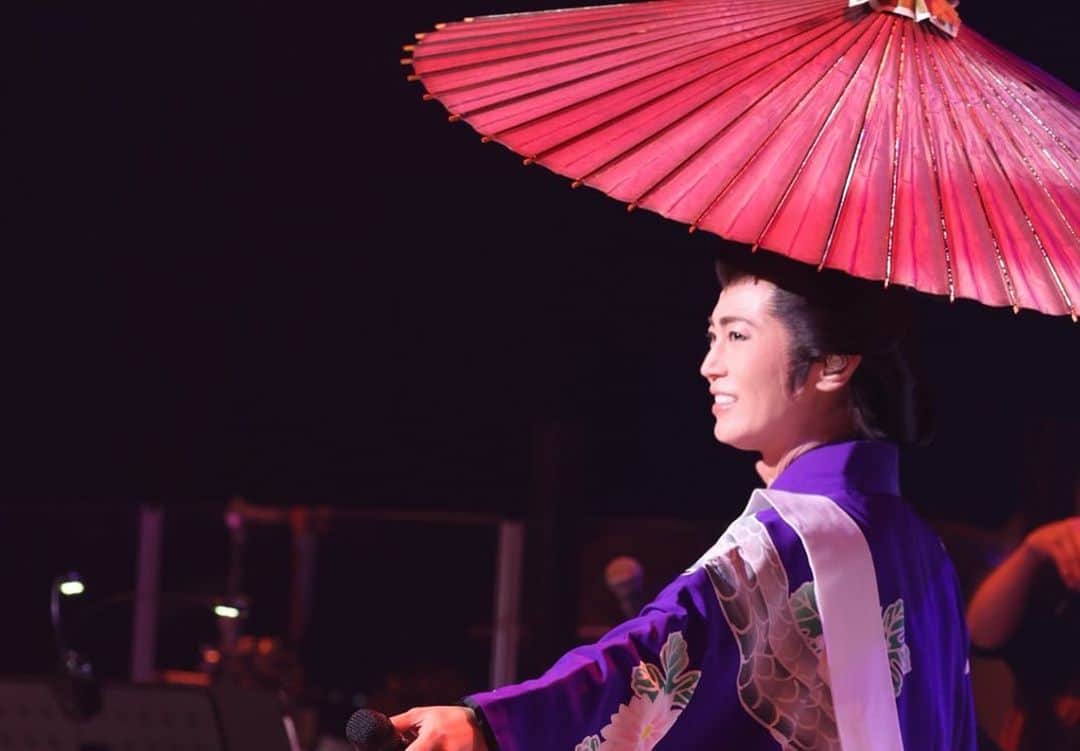 氷川きよしさんのインスタグラム写真 - (氷川きよしInstagram)「歌の主人公の為なら 私は私を捨てます。  歌は時代が変わっても ずっとその主人公の命と心が生きているんです。  by kii  #氷川きよし #hikawakiyoshi #氷川きよし劇場コンサートツアー #御園座 #kii #bykii #キヨラー」7月24日 23時16分 - hikawa_kiyoshi_official