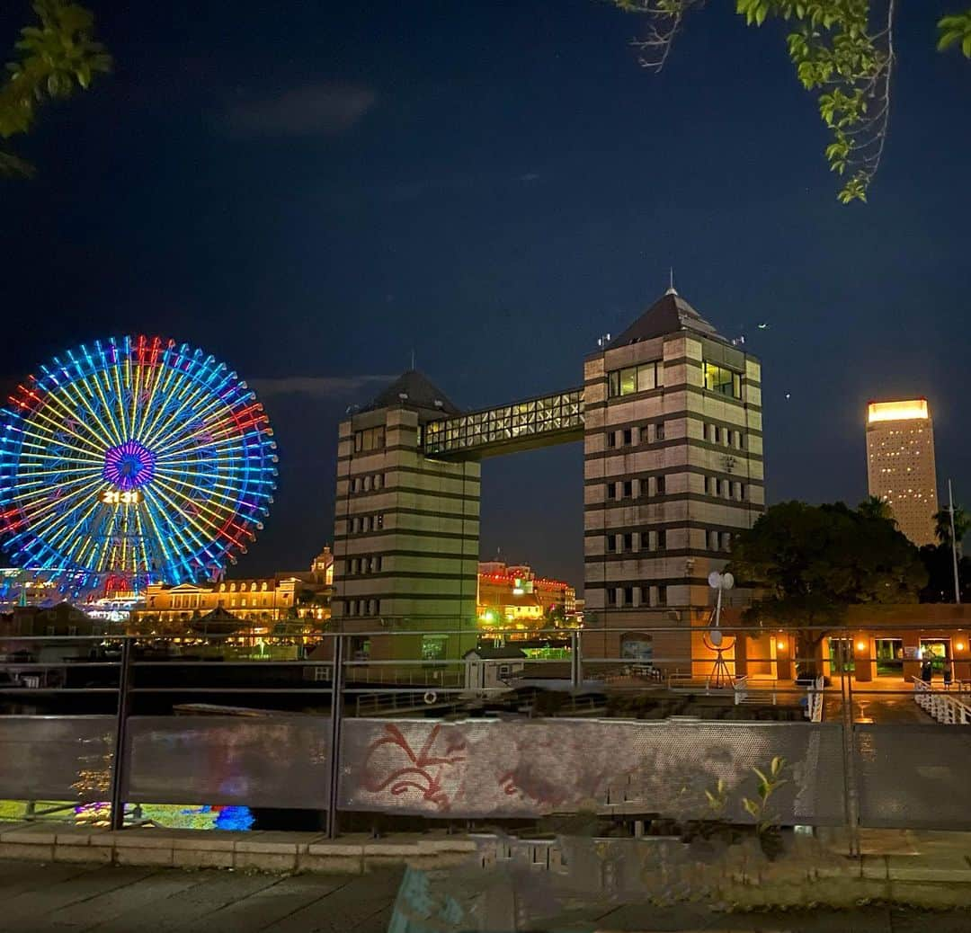 マキ・コニクソンさんのインスタグラム写真 - (マキ・コニクソンInstagram)「Good Night from Yokohama Minato Mirai  Sweet Dreams..🌙 また明日👋🏼  #みなとみらい夜景  #横浜が好き❤️ #スティケーション」7月24日 23時39分 - makikonikson