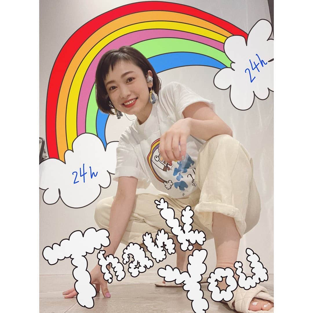 西田あいさんのインスタグラム写真 - (西田あいInstagram)「🌈 #西田あい24時間生配信  無事に、誰ひとり欠けることなく 大きなアクシデントもなく完走できました。  昨年はアットホームな雰囲気と10周年の節目で自分の想いが溢れて涙、涙。  今年は自分のことより全国を日本を歌でつなぎたい、誰かの為に…そんな気持ちで走りました。  関わってくれたみなさんの 誰ひとり欠いても出来なかったこと。 改めて、みなさんに感謝です。  (強いて言うなら、やっぱりTシャツもっと作ればよかったなぁ…このTシャツを着る喜びをみんなとシェアしたかった)  これからも #ニシアイチャンネル をよろしくね🌈✨  #ニシアイアート #ニシアイコーデ #ニシアイメイク #西田ヘア #Smile幸せのタネ #幸せ日記 #西田あい #オンザ眉毛 #オン眉ボブ #オールホワイト #whiteoutfit #japanesegirl #selfie #biglove」7月25日 0時21分 - nishidaai