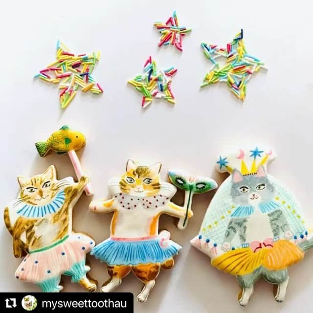 布川愛子のインスタグラム：「Thank you💖💖💖🐱🐱🐱#Repost @mysweettoothau with @make_repost ・・・ Da naaaa! It’s my dear friend’s Sally’s @the_party_project birthday! Hip hip hooray!!! ✨✨✨ • • Happy birthday to the party queen!! 👑 Sally’s feed is full of cute little critters dressed in the most dapper outfits! When I saw these sweet little kitties dressed for a party by @aikofukawa I thought they’d be perfect for her! Have an amazing birthday Sally! Hope Australia Post has delivered your Lindt in time for your birthday! Thank you @soencookiegram, @sweetlyicedbakery and @bunnybeebaking for hosting the #partyforthepartyproject ✨ Please visit the hashtag and wish this gorgeous lady a HB ✨✨✨ • • Thank you Aiko Fukawa @aikofukawa for graciously allowing me to cookie your wonderful creations. I will post close-ups soon. Cookies are hand cut and painted freehand using diluted @americolor gels 🐱 #catcookies #kittycookies #birthdaycookies #catlifeishard #aikofukawa #aikofukawa_illustration #布川愛子」