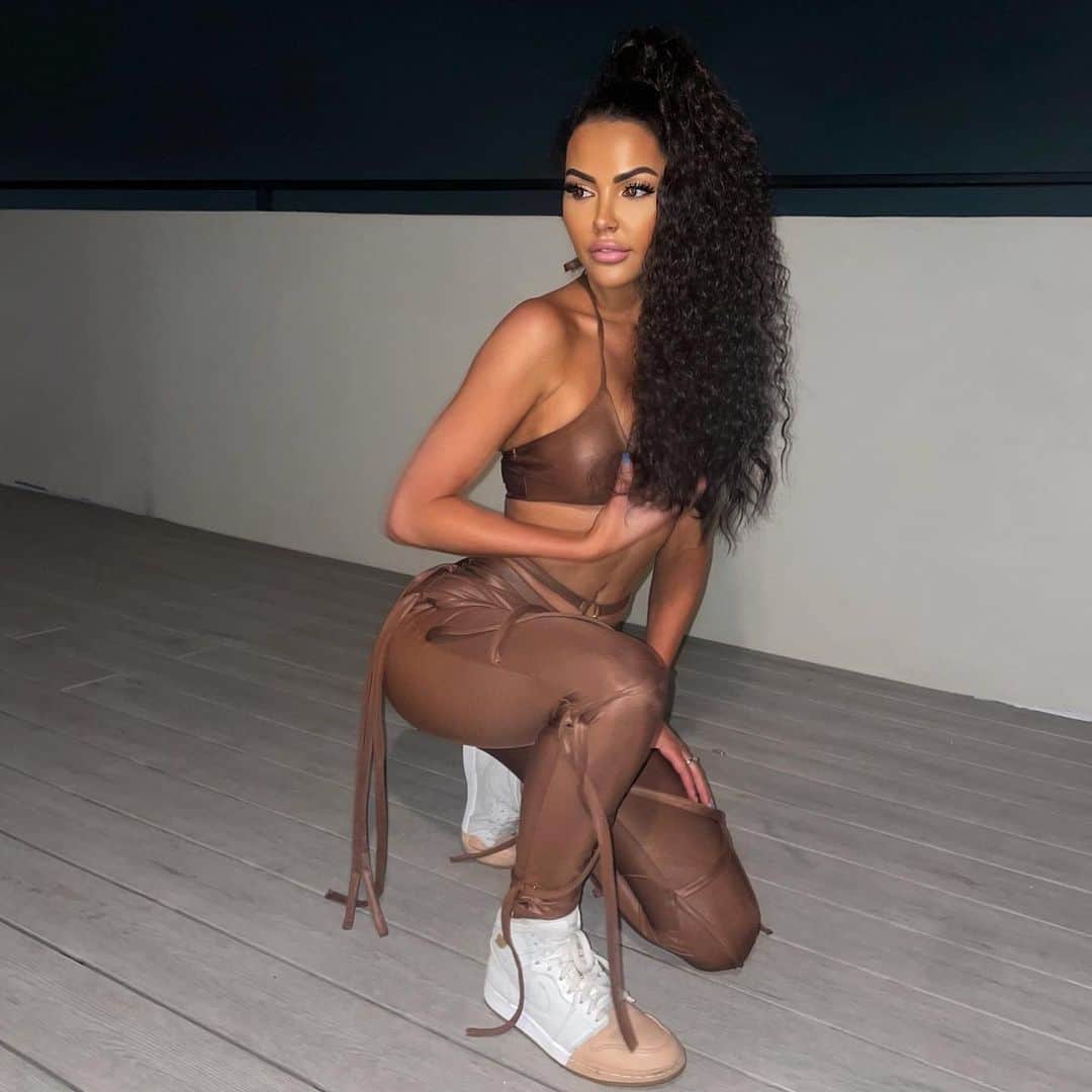 Jessica Cribbonのインスタグラム：「Down for it 🤎」