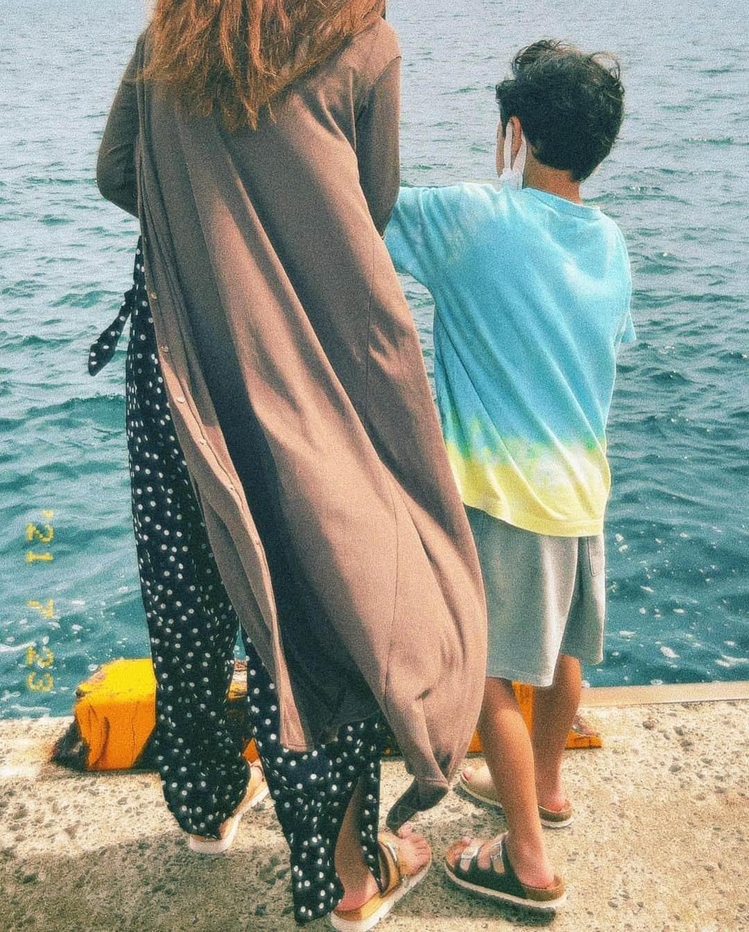 スザンヌさんのインスタグラム写真 - (スザンヌInstagram)「親子ではじめての#アジゴ釣り 🎣 チームシロウト🐟  息子めちゃくちゃ楽しかったみたいで だいすきファミリーに教えてもらいながら何度も挑戦🏖  プロチーム←勝手に命名。は イカ🦑釣ってた♡すごぉ！！  泳いで釣りして花火🎆して 鼻と背中の皮が剥けるくらいの日焼けして 夏を満喫させてもらった4連休前半🙌」7月25日 10時16分 - suzanneeee1028