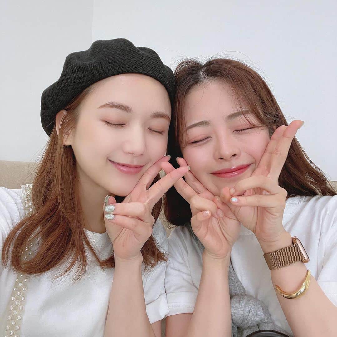 ひよんのインスタグラム：「🍑❤️  ももちとのコラボ動画見てくれたかな？😍 本当に楽しくてただ話してるだけみたいになっちゃった🤣💓 それくらい気が安まる🥰🥰  またどんな企画が見たい！とかあったら、 コメントで教えてね😍  @momochi.661 ありがとう❤️  #ひよん #ももち」
