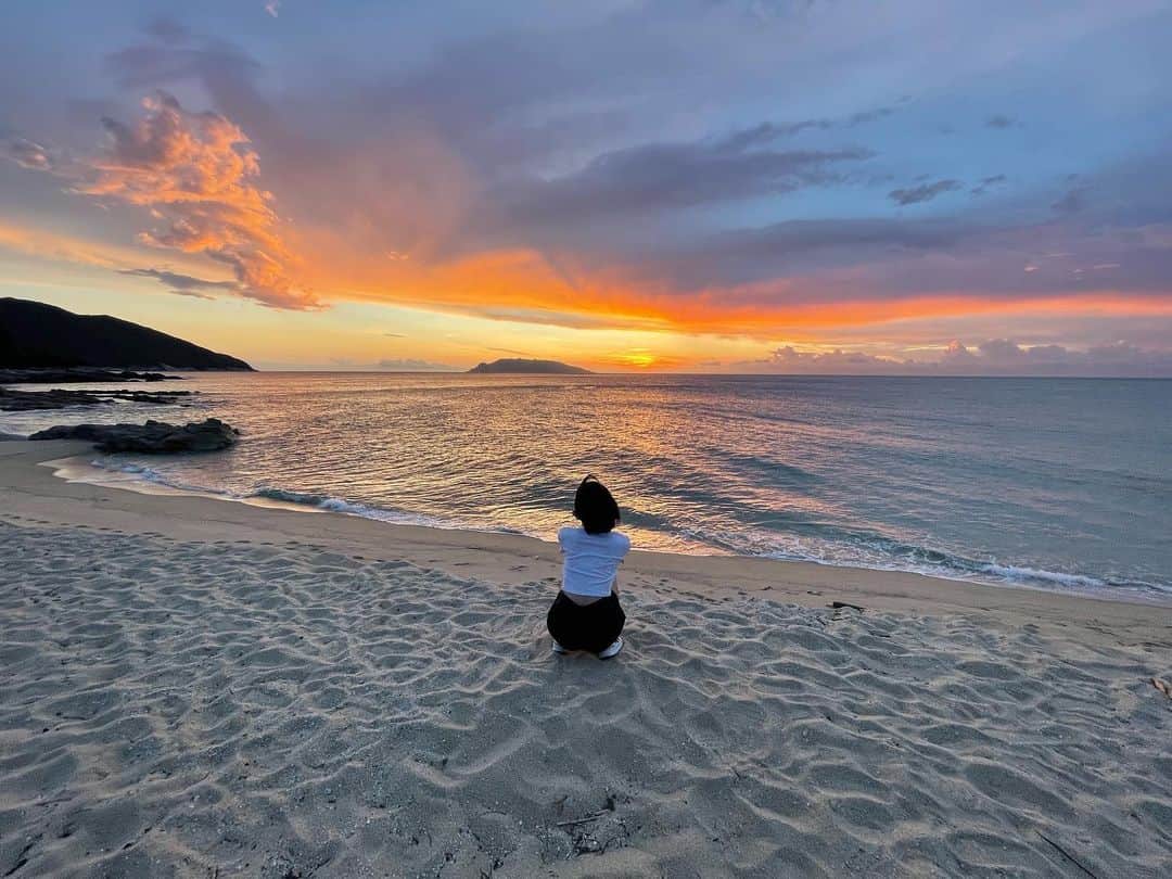 本山琴美さんのインスタグラム写真 - (本山琴美Instagram)「. 初の屋久島🌄  大自然と美味しいお料理、最高でした🌎💚  #sunset #sea #夕日」7月25日 20時34分 - _mimi2mimi_