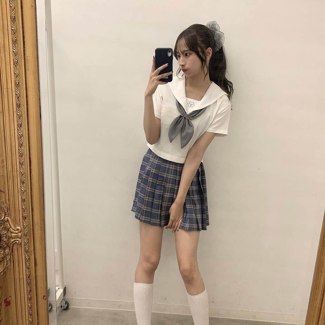 のインスタグラム：「セーラー服👑 ⁡ ⁡ ⁡ ⁡ ⁡ ⁡ #藤川らるむ #model #coordinate #女子高生#tokyo #tokyogirl #competitor #fitnessmotivation #makeup #jewelry #girl #bestrong #fashionstyle #タイハーフ#맞팔#y2k #beautifulleg #น่ารักจัง #ใสใส#สคใส #ยิ้ม #คําคม beautifulleg #脚スタグラム #らるむぅのあし #脚 #美脚 #脚やせ #制服 #セーラー服 #学生」