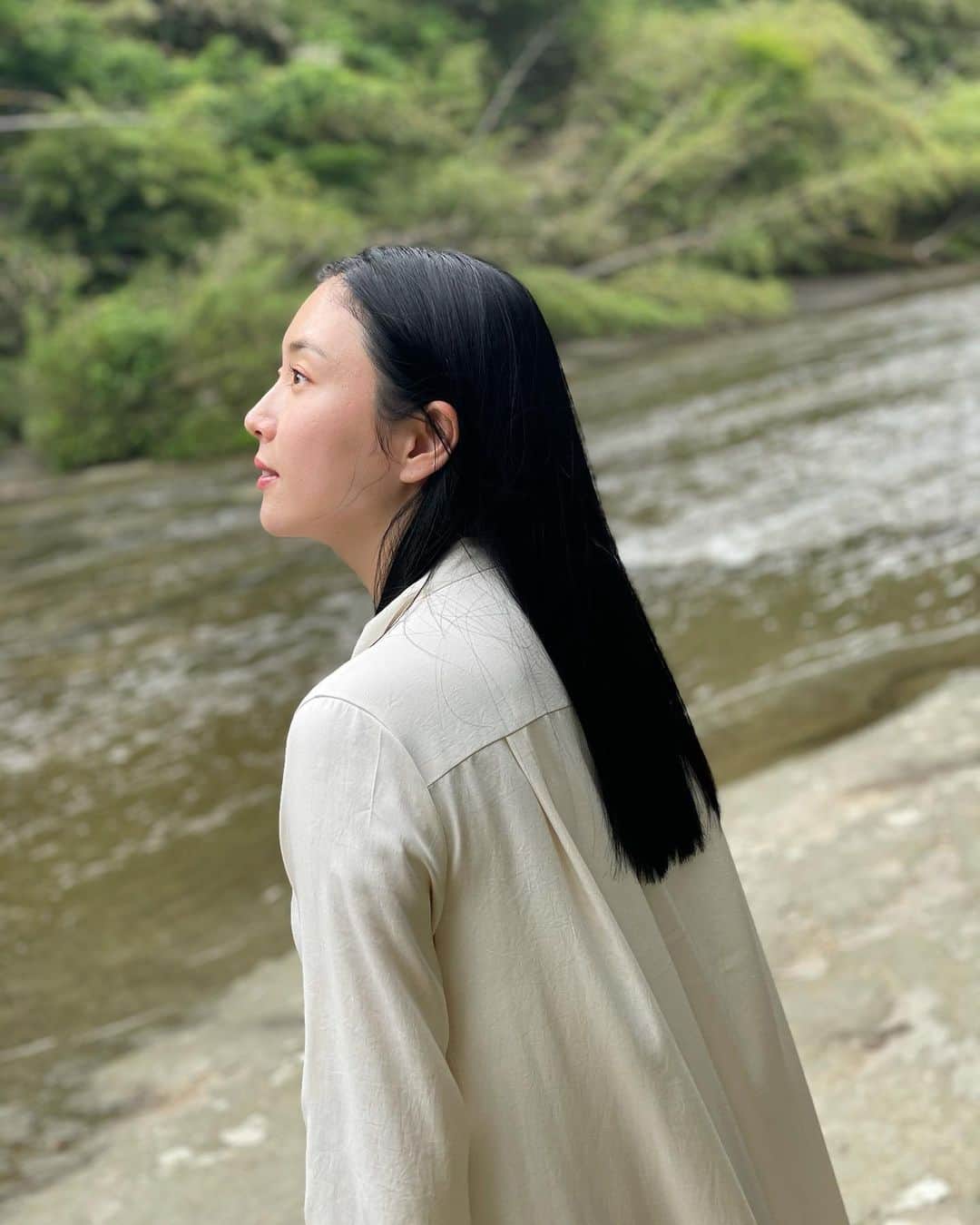 園都さんのインスタグラム写真 - (園都Instagram)「⋆︎ 黒髪ストレートロングからミディアムに。 7cm切って軽くなったよん ◡̈︎ ✂︎ #loanaroppongi」7月25日 20時59分 - miyakosono_official