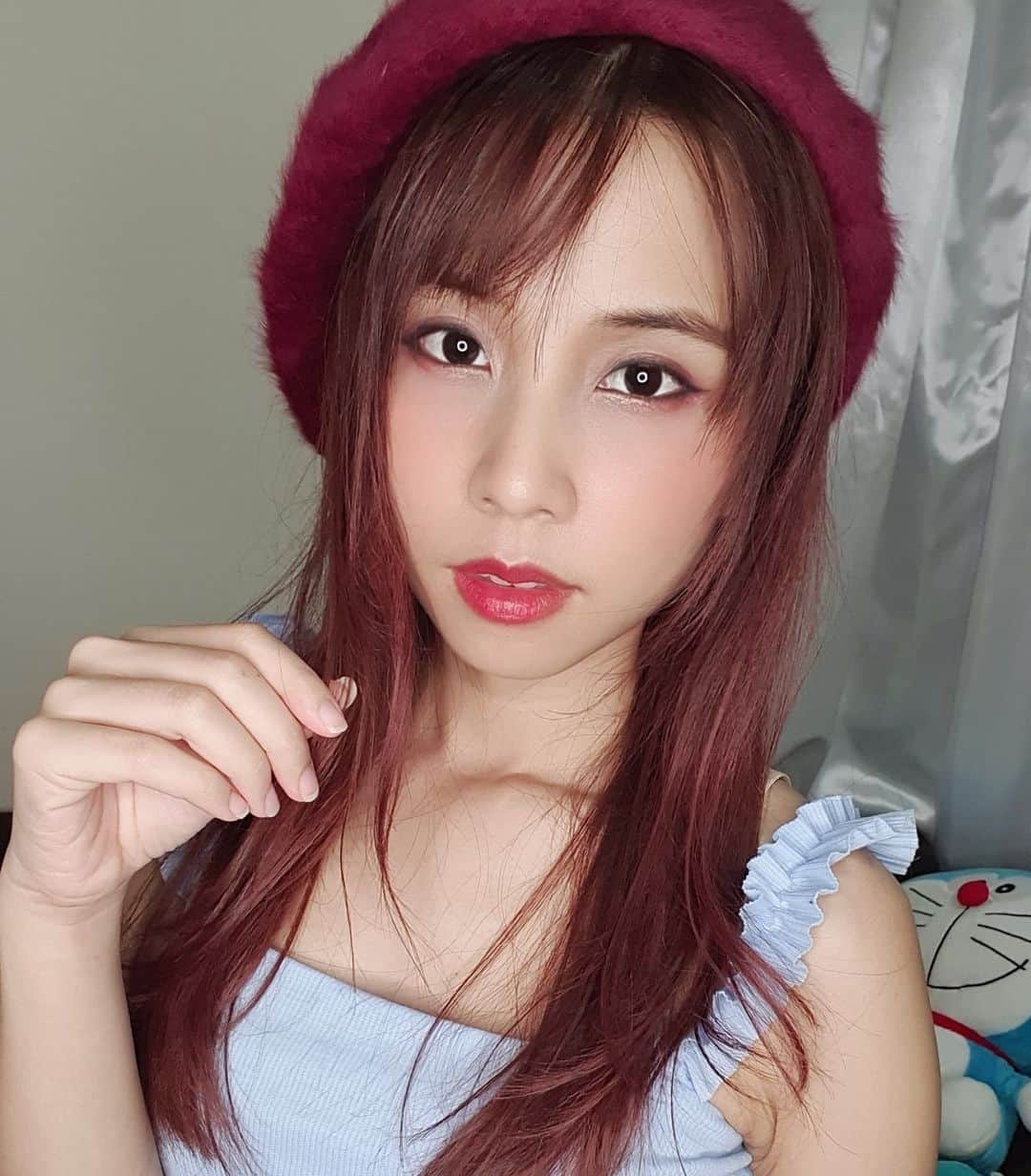 ビーム先生のインスタグラム：「วันอาทิตย์สีแดง ทำงานทุกวันเลย ทำตัวยุ่งไว้จะได้ไม่เครียด 🥺 สู้ๆนะทุกคน 毎日仕事です！コロナでストレスだからとりあえず自分を忙しくする！😭 スースー  #influencer #blogger #youtuber #thai #thaigirl #japan #日本　#タイ　#インフルエンサー　#ブロガー　#ユーチューバー　#外国人　#訪日外国人　#タイ人　#タイ語　#บล็อกเกอร์ #ยูทูปเบอร์ #ไทย #ญี่ปุ่น #ภาษาญี่ปุ่น」