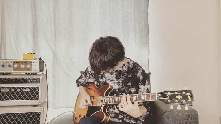 赤頭隆児のインスタグラム：「#Sukiraism #frederic  #FRDC #フレデリック #guitar #guitarist #guitarplayer #guitarsolo #ギター #instaguitar #guitarstagram #guitaristsofinstagram #gibson #gibsunday #ES335 #tworock #UAD #OX #humangear #animato #HARE」