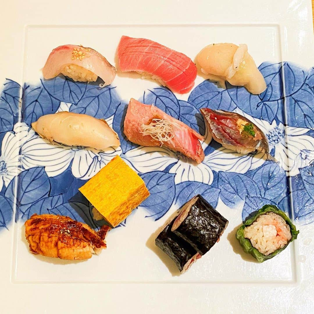 ベリッシモ・フランチェスコさんのインスタグラム写真 - (ベリッシモ・フランチェスコInstagram)「Mamma mia😍Delicious sushi at Sushi Yamanaka, Hakata😂👍🍣やま中のお寿司って美味しいね❤️Il sushi di Fukuoka ha sempre una marcia in più 😋 #ベリッシモ #料理研究家 #francescobellissimo #chef #tvchef #celebritychef #sushi #sushistagram #sushitime🍣 #sushilovers🍣 #foodporn #foodstagram #foodblogger #foodlove #fukuoka #福岡 #博多 #やま中博多店 #やま中 #寿司 #luxurylifestyle #luxurylife #riccanza #cucinagiapponese #mesfonnodesushi #vitamondana #japanesefood #japan #食べ歩き #博多グルメ」7月25日 13時55分 - bellissimoyoshi