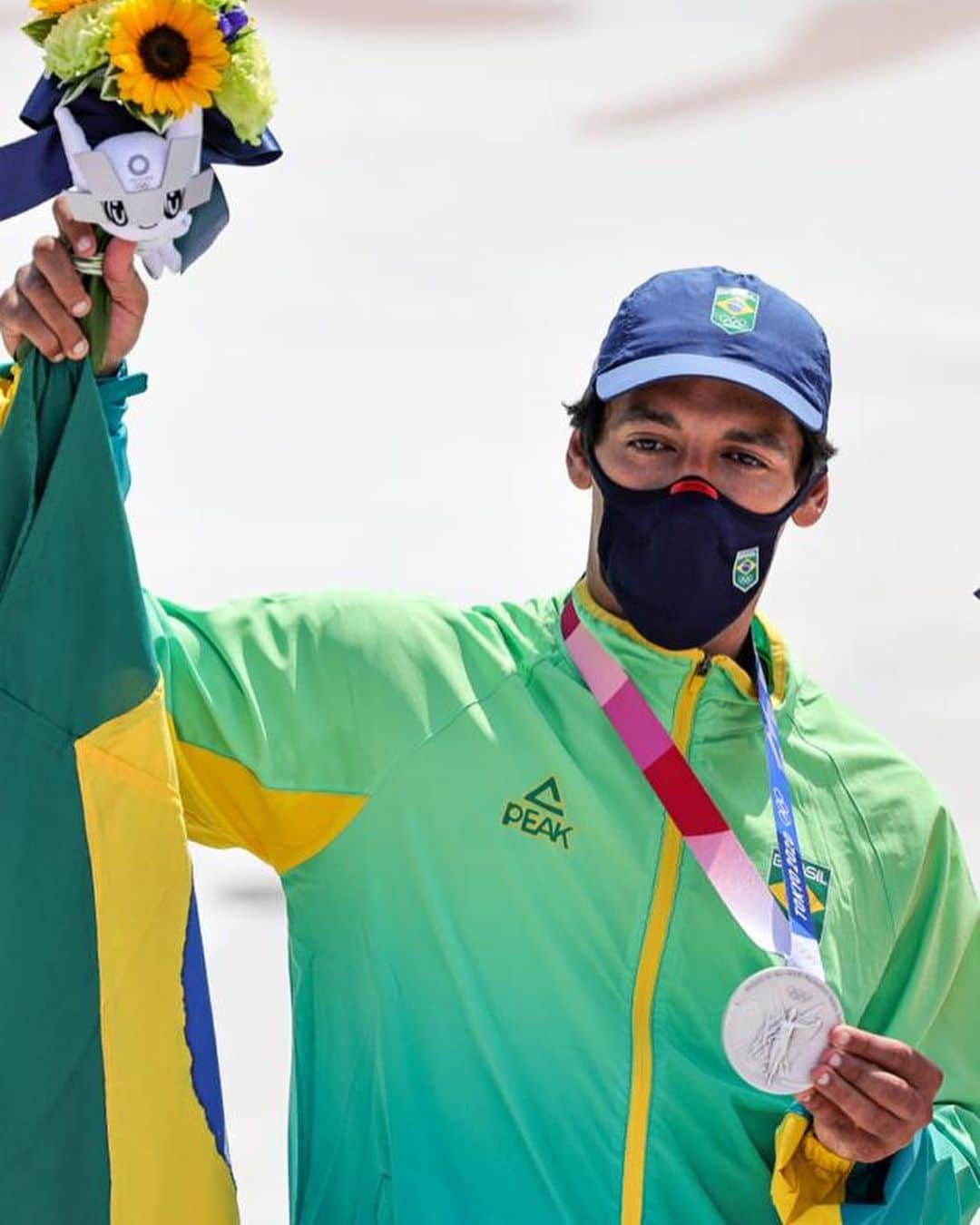 ケビン・ホーフラーのインスタグラム：「Conseguimos BRASIL 💚  Y todos mis hermanos latinos! #skateboardingisfun 🇧🇷」