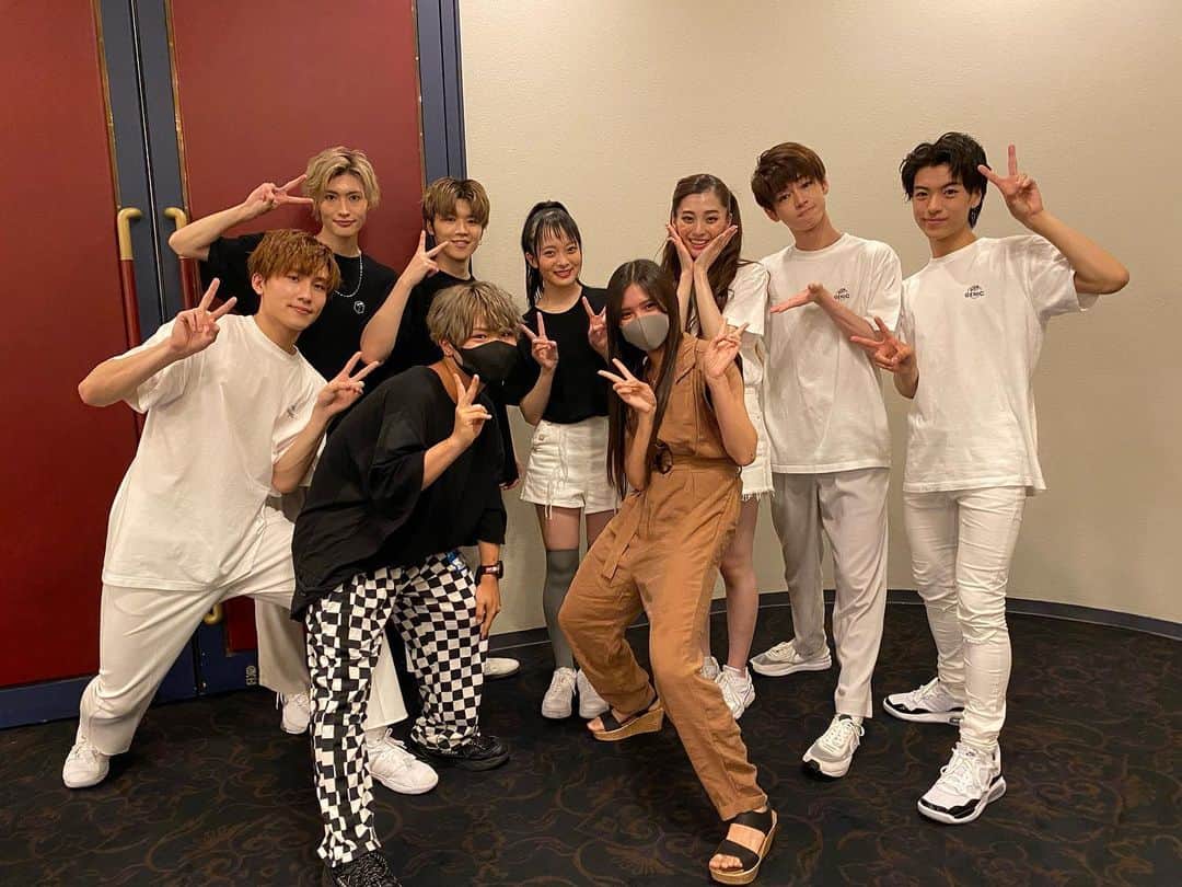 増田小春のインスタグラム：「GENICのLIVEに行ってきました❤️‍🔥 GENEX LIVEツアー本当にみんなお疲れ様でした✨  ステージの上で輝いている姿、最高すぎました。 始まった瞬間から楽しくて楽しくてとっても感動して、 ほんっとに幸せな時間でした😭❣️✨  ほとんどのみんなが2年ぶりで、いい意味で変わってなくて 面白くて最高なみんなでした☺️💓❤️‍🔥 ほんとに大好きです🥰 またみんなに会いたいです🙇‍♀️  てんてんも一緒に行ってくれてありがとう☺️ そしてお疲れ様です❤️‍🔥 @tenten_0821   #genic #genex #ツアー #live #thefirst」