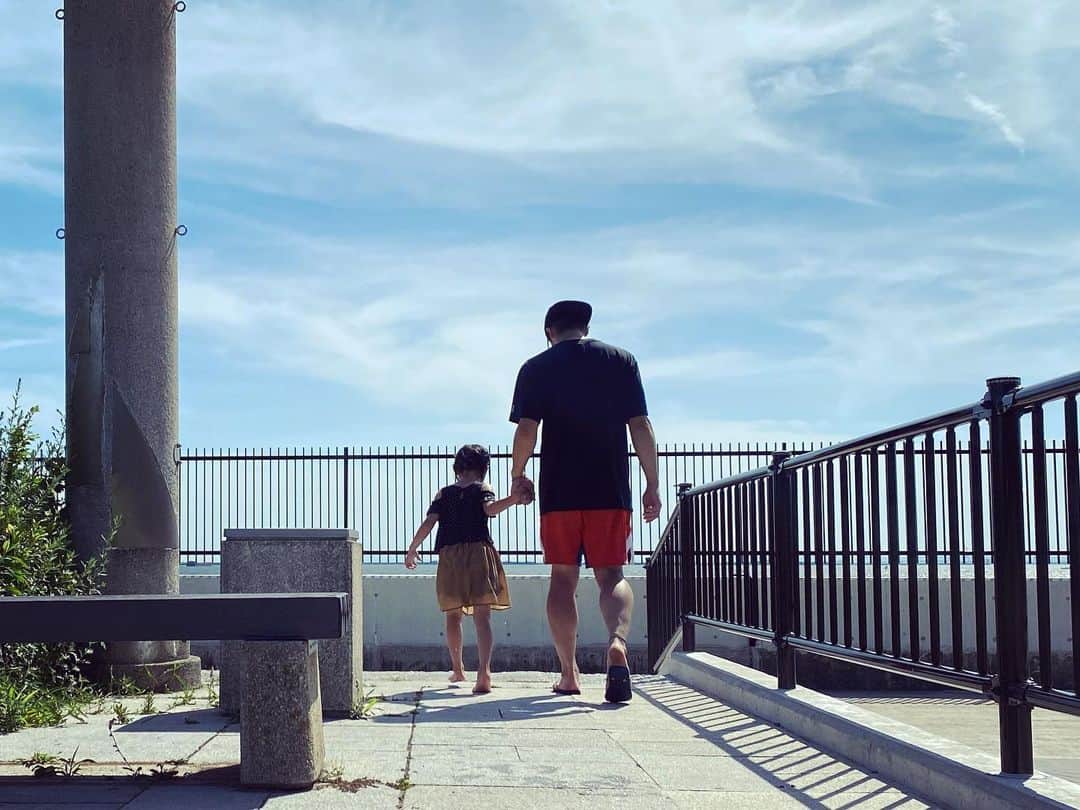 のインスタグラム：「どんだけ鍛えても勝てない力は存在する。  #娘とデート」