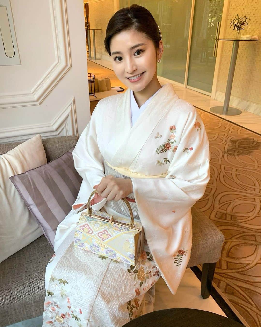 明松美玖さんのインスタグラム写真 - (明松美玖Instagram)「、 おめでたい日は和装で☺︎  この日vlog撮ったからまたupします🌼  @shosa_kyoto_official さん ありがとうございます♡  #めばちこ明け #頑張って治したのに前日お母さんと夜中3時まで語ってたから目腫れてるやん #同じベッドでね」7月25日 18時18分 - shashishu_daily