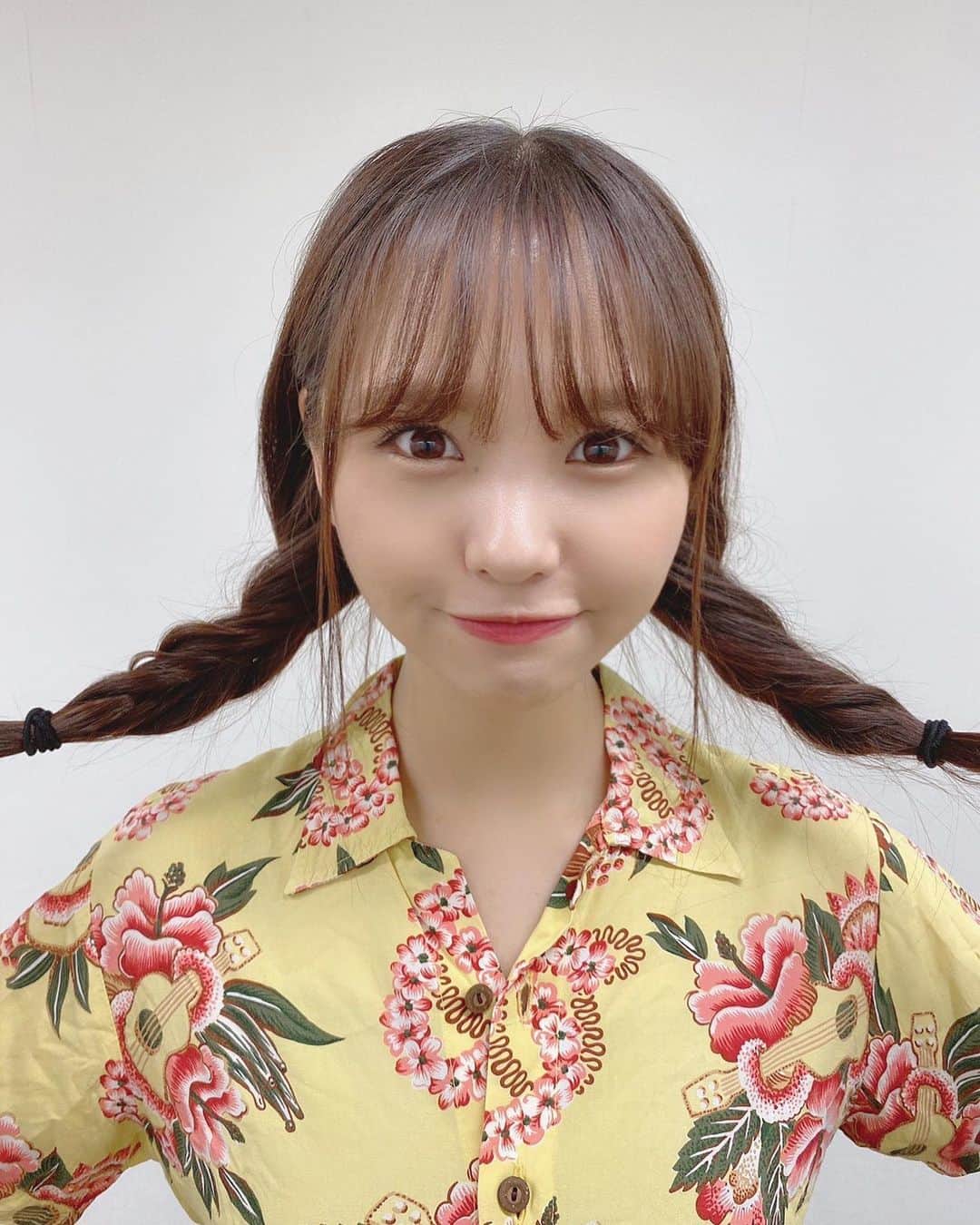 本郷柚巴のインスタグラム：「初めてした髪型フィッシュボーン🐠 どうやってボリューム出すの！？！？ もう少し勉強しよう♡  アロハシャツ🌺  #アロハシャツ #フィッシュボーン #meccaplus」