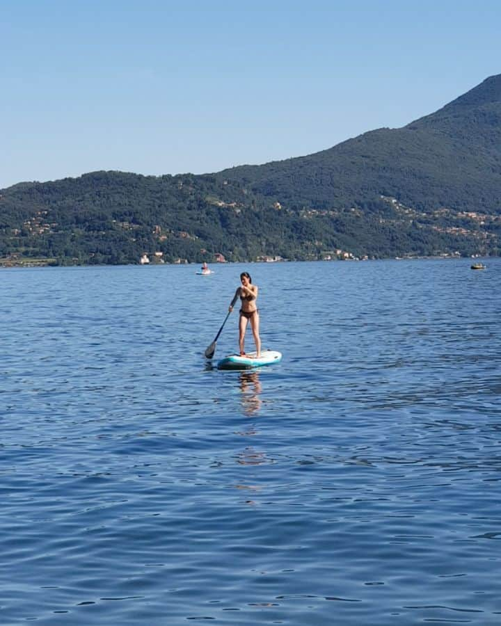 シャルレーヌ・ギニャールのインスタグラム：「2 weeks ago .... my first time on a paddle 🌊🤣 #vacation #2weeksago #memories #paddle #loveit #sonice #withmylove」