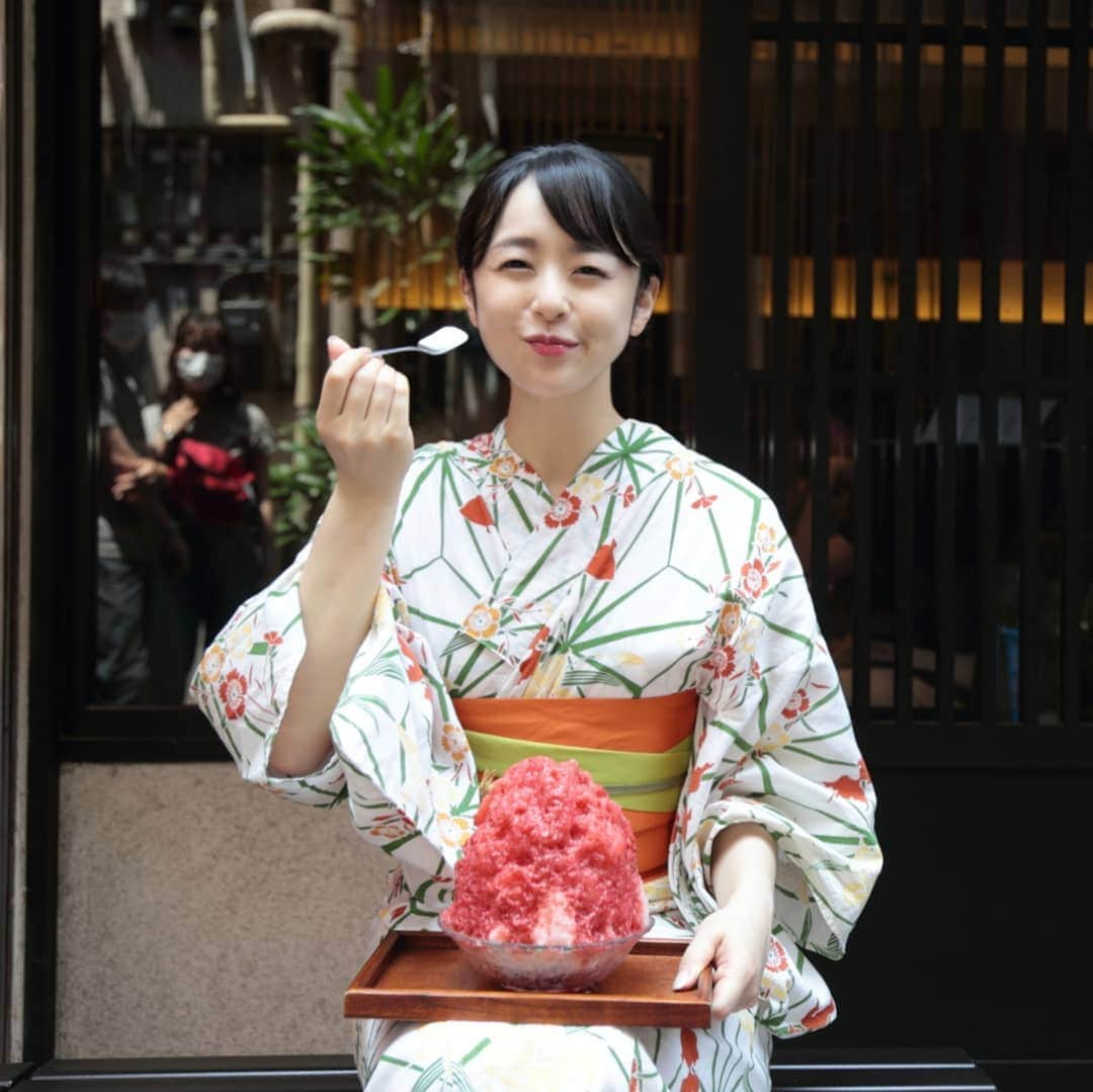 米澤かおりさんのインスタグラム写真 - (米澤かおりInstagram)「. 「かき氷の日」🍧  夏氷とも呼ばれるかき氷。 7(な)2(ツー)5(ご)の語呂合わせから 7月25日はかき氷の日なんだそうです！ 皆さんは今年食べましたか？」7月25日 19時29分 - kaoriina67