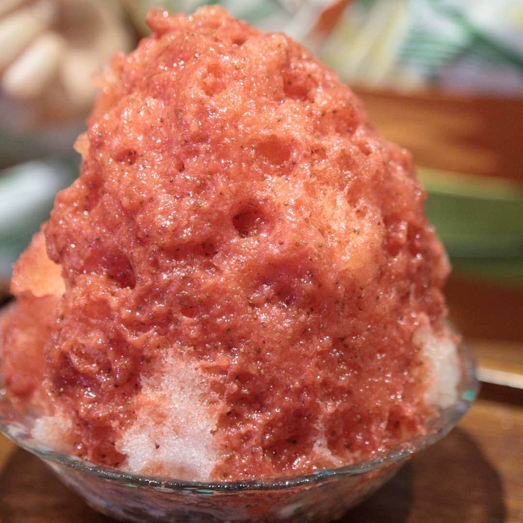 米澤かおりさんのインスタグラム写真 - (米澤かおりInstagram)「. 「かき氷の日」🍧  夏氷とも呼ばれるかき氷。 7(な)2(ツー)5(ご)の語呂合わせから 7月25日はかき氷の日なんだそうです！ 皆さんは今年食べましたか？」7月25日 19時29分 - kaoriina67