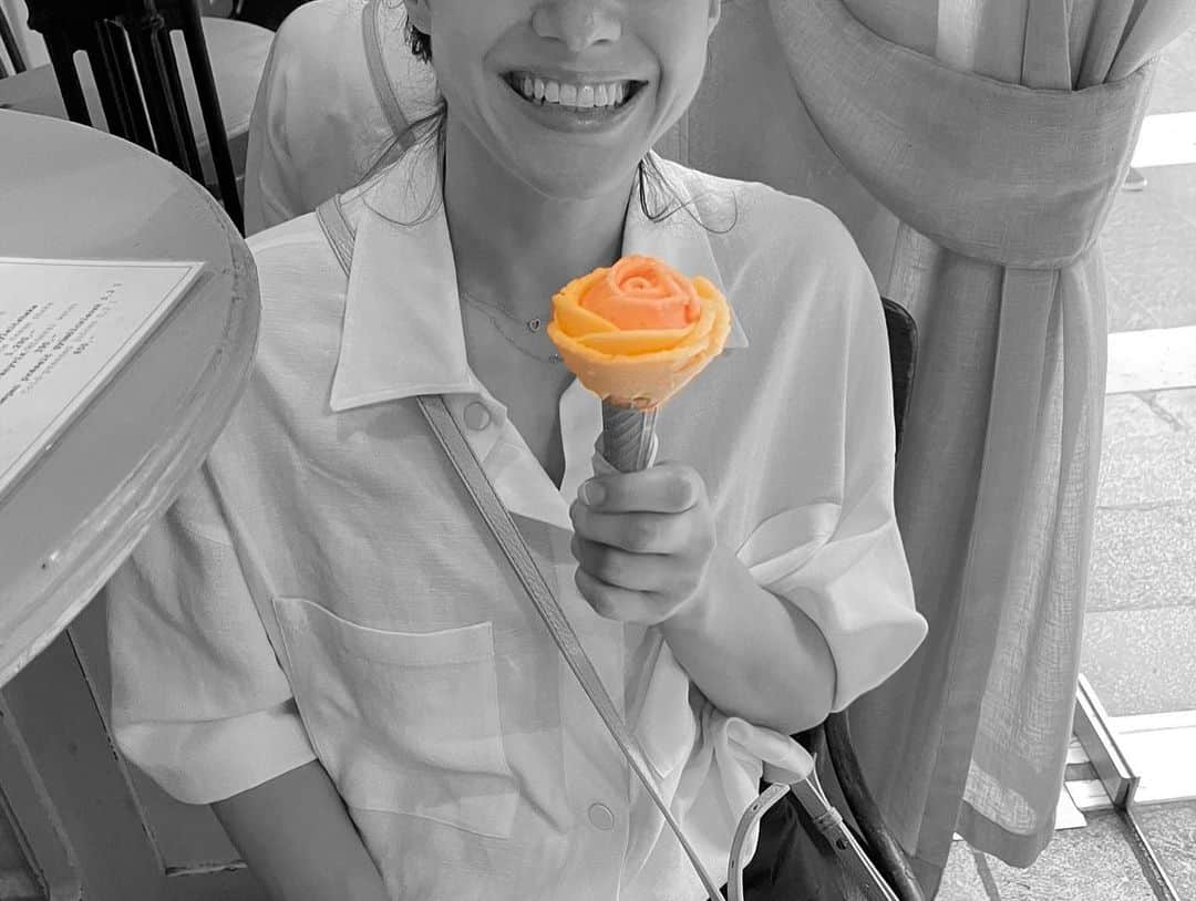 アレクサンドラ・ダダリオさんのインスタグラム写真 - (アレクサンドラ・ダダリオInstagram)「🍦」7月26日 5時00分 - alexandradaddario