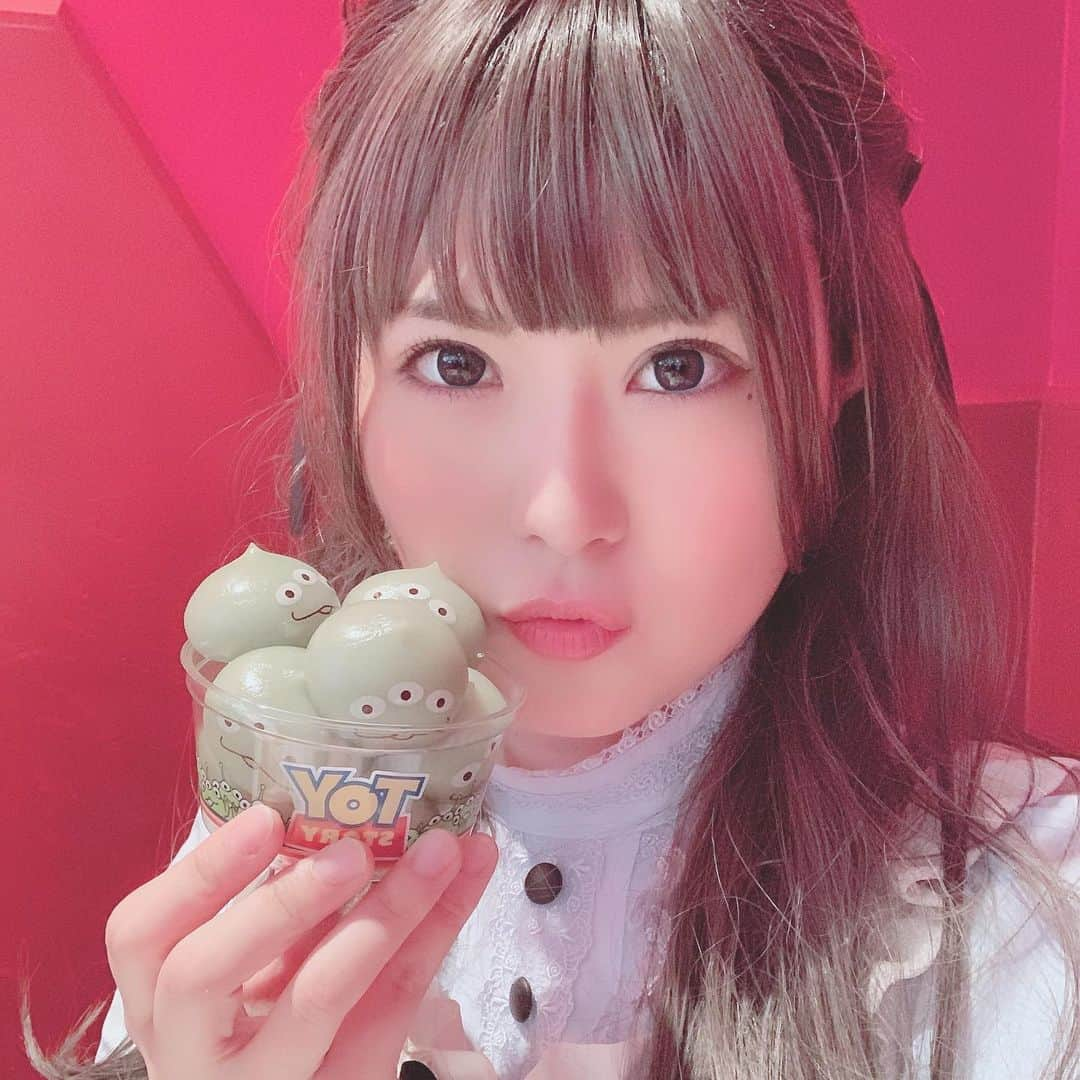 悠木イヴさんのインスタグラム写真 - (悠木イヴInstagram)「🐭♥ ディズニーランド行きたい。🥲 美女と野獣のやつに乗りたすぎて… ディズニーオフ会、3人限定(イヴさま含め4人)とかなら……もう少し感染者数が落ち着いたらば……その時は…！！！( ˃̣̣̣̣̣̣o˂̣̣̣̣̣̣ )♥」7月26日 5時00分 - eve_yuki_official