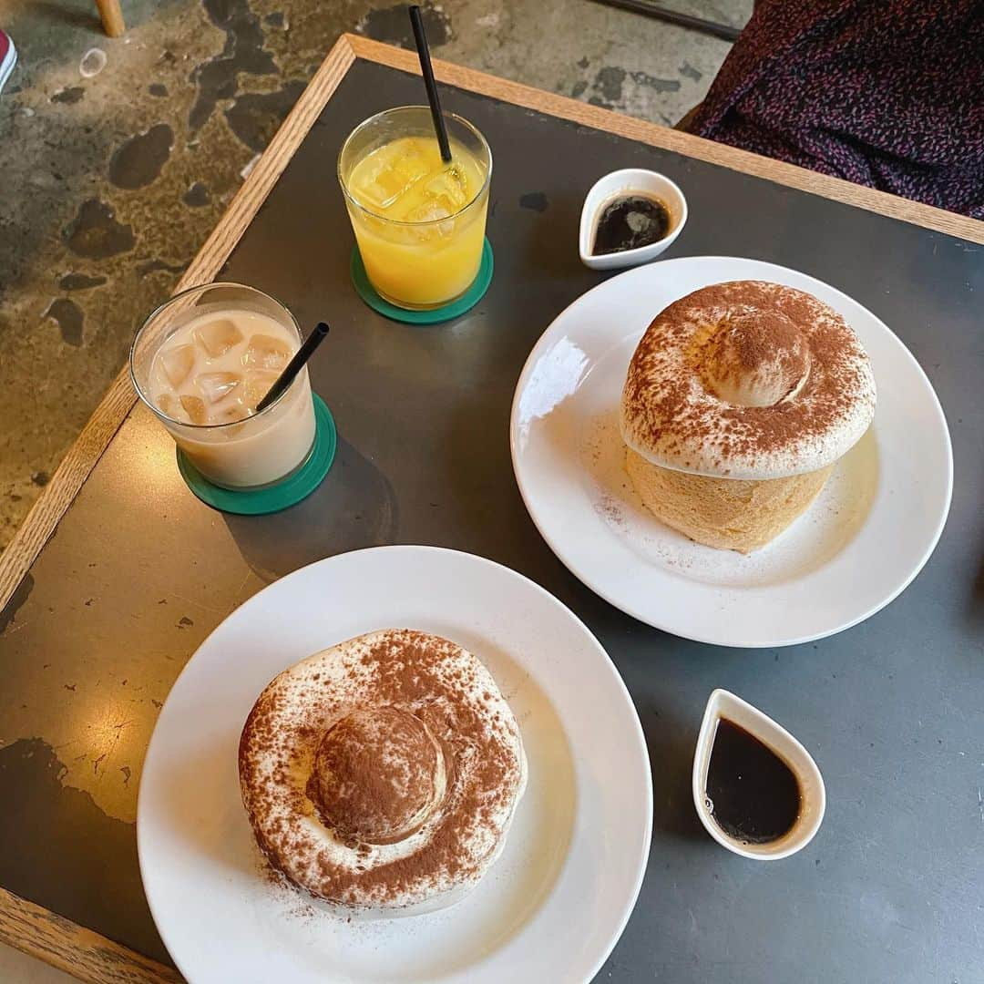 松川星さんのインスタグラム写真 - (松川星Instagram)「この前ふわっふわのシフォンケーキ食べた🧁🤎 美味しくてとろけた〜  #お一人様シフォンケーキ#ダーティーティラミスシフォンケーキ#ギフトゥユー」7月25日 21時33分 - akarin__rin