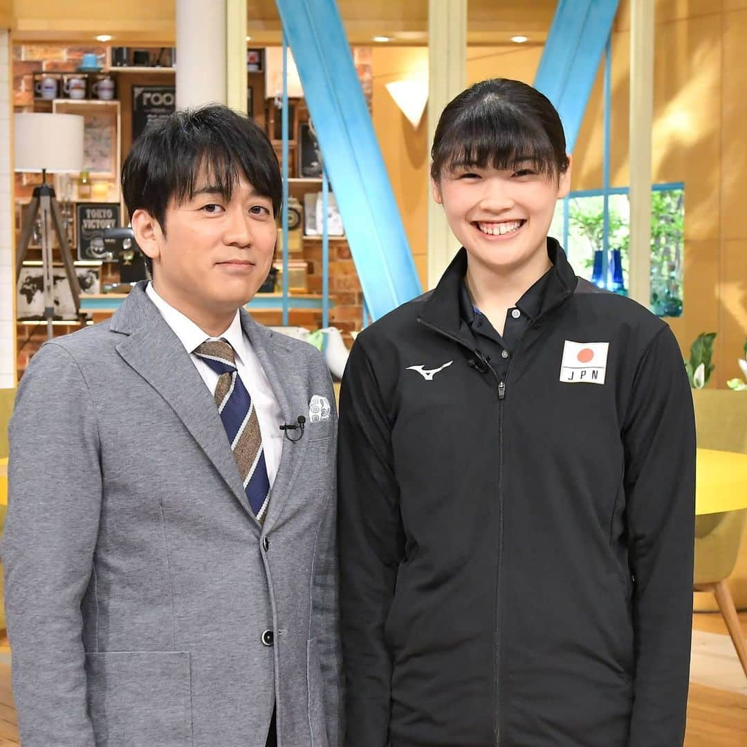 TBS「東京VICTORY」のインスタグラム：「. 【速報】 女子 #バレーボール 初戦 🇯🇵日本vsケニア🇰🇪 3-0でストレート勝利  古賀選手が3セット目の途中で負傷交代。右脚の怪我で治療しているとのことで心配です。 　  背番号変更 #田代佳奈美 9→3 #石川真佑 8→4 #島村春世 3→5 #小幡真子 14→6 #石井優希 7→8 #奥村麻依 13→9 #荒木絵里香 5→11 #籾井あき 24→12 #林琴柰 21→15」