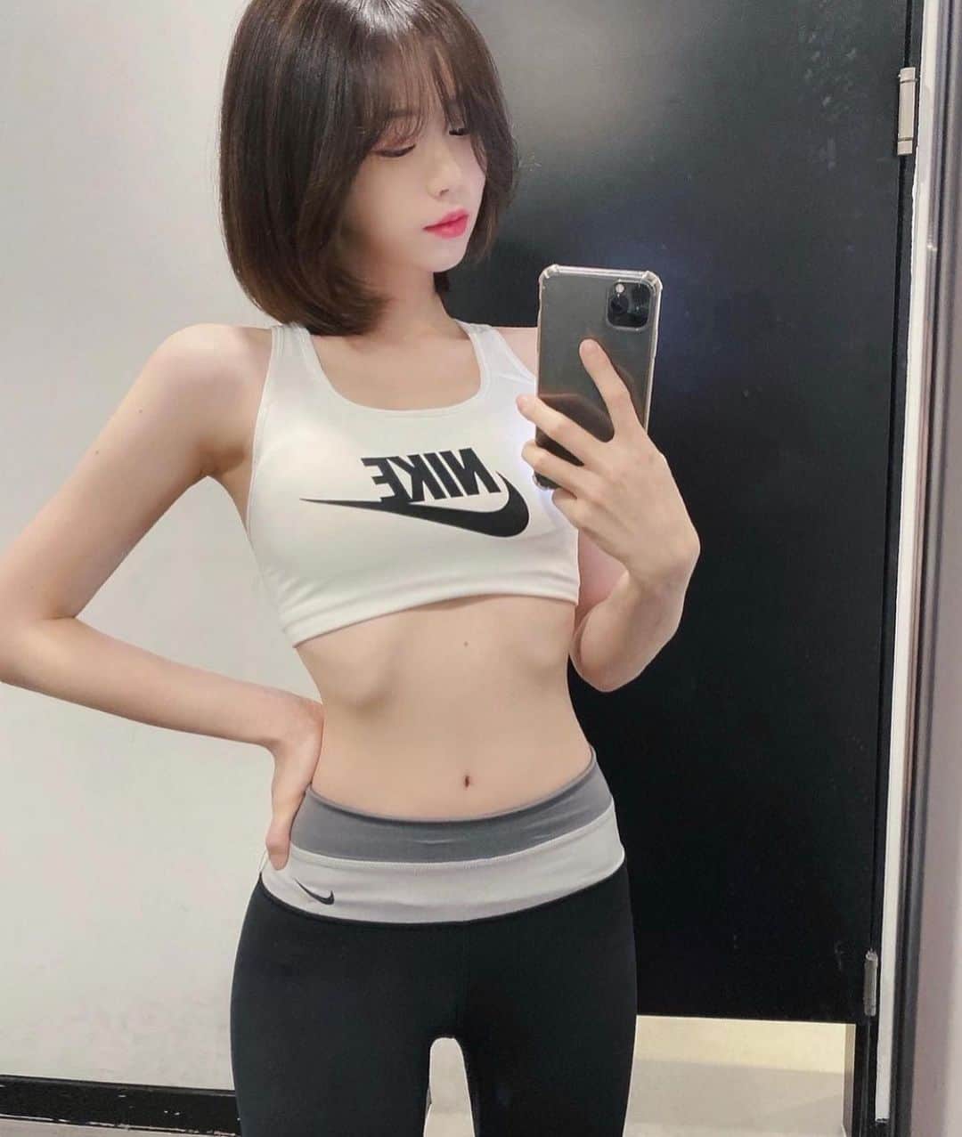BodyON Koreaさんのインスタグラム写真 - (BodyON KoreaInstagram)「🔥생각과 삶이 멋진 #운동 피플들을 @바디온코리아는 항상 응원합니다!👏 | | @suxeon 👍😎💕 | | 💌자신 or 주변 지인 중에 짐패션 핫피플 계시면 DM 보내주세요 👍 | | #yogapractice #요가강사 #diet  #운동녀 #girl #selfie #홈트 #ootd #운동복 #셀피 #일상 #abs #instagood #브라탑 #healthy #헬스 #fitness #얼짱 #몸짱 #body #운스타그램 #바디스타그램 #yogagirl  #다이어터 #필라테스복 #pilatesinstructor #pilates #운동하는여자」7月25日 22時24分 - bodyonkorea