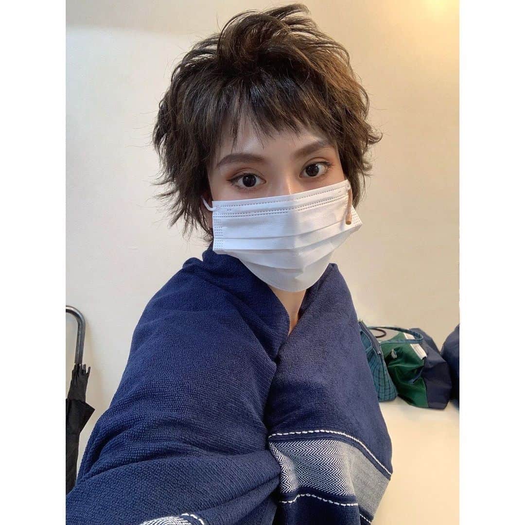 山本千尋のインスタグラム：「音楽劇『GREAT PRETENDER』東京公演全24ステージ終了致しました。とにかく全てが愛おしいです。温かい空間と素敵な時間をありがとうございました！幸せでいっぱいです。大阪公演も無事故健康を第一に最後までよろしくお願い致します🤲  そして一二三くん！金メダル本当に本当におめでとう！！終演後すぐにスタッフさんが報告を下さり泣きながら楽屋に帰りました🥲感動をありがとう。  #GREATPRETENDER #グレプリ #東京公演完走」