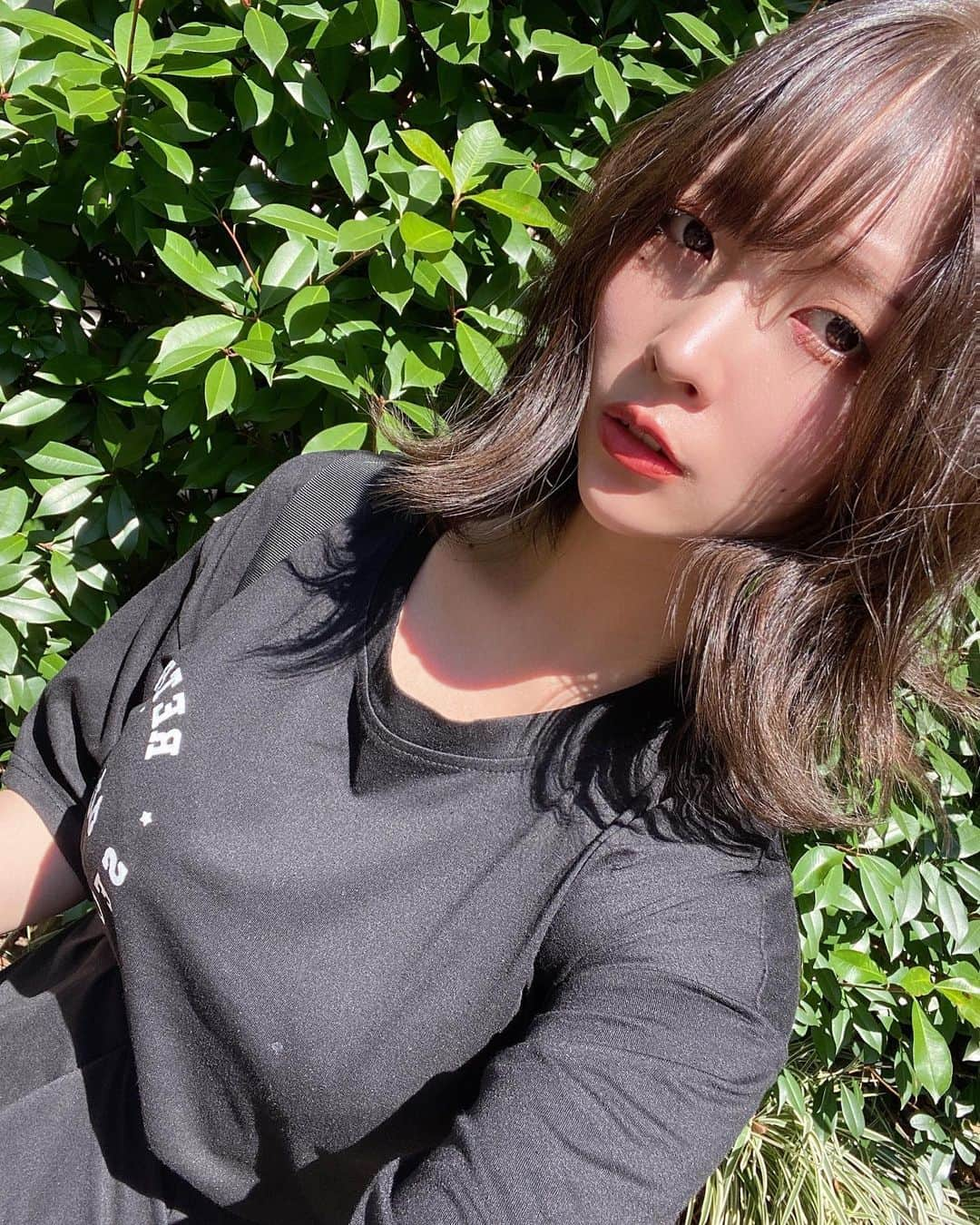 中峰みあのインスタグラム：「暑いけどがんばろう…🧊  #selfie #japanesegirl #summerdays #japan #model #portrait #写真 #自撮り #被写体 #暑い #粉我 #日本的」