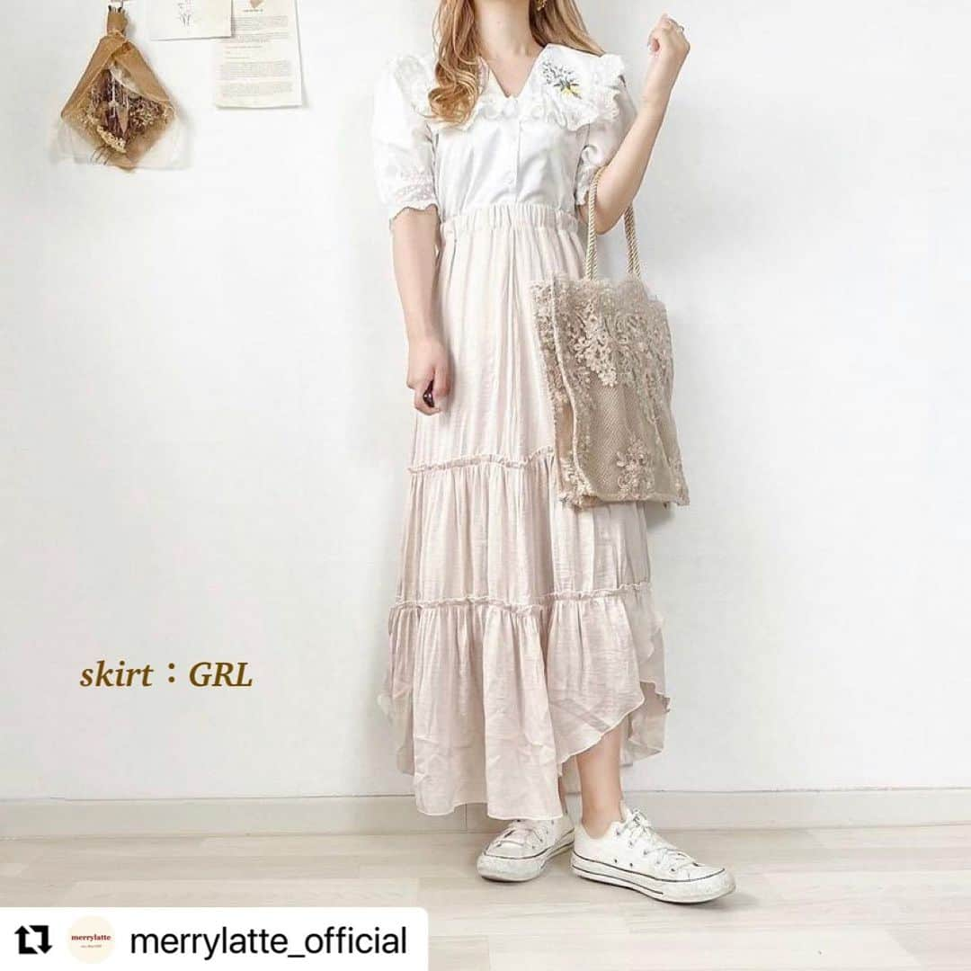 GRLさんのインスタグラム写真 - (GRLInstagram)「#Repost @merrylatte_official with @make_repost ・・・ ♡  GRL × merrylatte 🧸🍒♡ 　 　 GRLで現在発売中のアイテムと merrylatteのアイテムでコーデを組んだ 夏のプチプラコーデ特集♡♡ 　 気になるアイテムはtapしていただくと そのままサイトへ飛べます🐮🏷 　 　 ¥10,000以上のご注文で送料無料🐰🌷 merry latteでのお買い物はおまとめ注文がお得です♡ 　 　 　 　 #merrylatte #メリーラテ #メリラテコーデ  @grl_official #grl #グレイル #grlコーデ」7月26日 15時22分 - grl_official