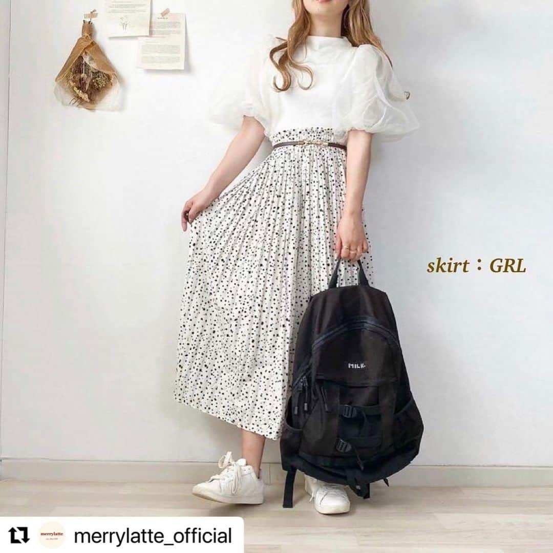 GRLさんのインスタグラム写真 - (GRLInstagram)「#Repost @merrylatte_official with @make_repost ・・・ ♡  GRL × merrylatte 🧸🍒♡ 　 　 GRLで現在発売中のアイテムと merrylatteのアイテムでコーデを組んだ 夏のプチプラコーデ特集♡♡ 　 気になるアイテムはtapしていただくと そのままサイトへ飛べます🐮🏷 　 　 ¥10,000以上のご注文で送料無料🐰🌷 merry latteでのお買い物はおまとめ注文がお得です♡ 　 　 　 　 #merrylatte #メリーラテ #メリラテコーデ  @grl_official #grl #グレイル #grlコーデ」7月26日 15時22分 - grl_official