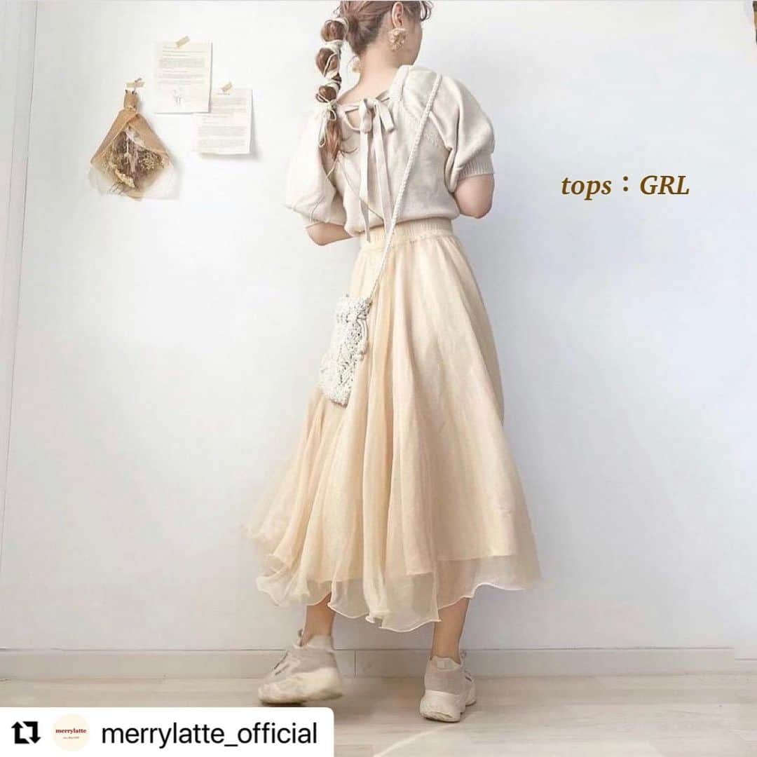 GRLさんのインスタグラム写真 - (GRLInstagram)「#Repost @merrylatte_official with @make_repost ・・・ ♡  GRL × merrylatte 🧸🍒♡ 　 　 GRLで現在発売中のアイテムと merrylatteのアイテムでコーデを組んだ 夏のプチプラコーデ特集♡♡ 　 気になるアイテムはtapしていただくと そのままサイトへ飛べます🐮🏷 　 　 ¥10,000以上のご注文で送料無料🐰🌷 merry latteでのお買い物はおまとめ注文がお得です♡ 　 　 　 　 #merrylatte #メリーラテ #メリラテコーデ  @grl_official #grl #グレイル #grlコーデ」7月26日 15時22分 - grl_official