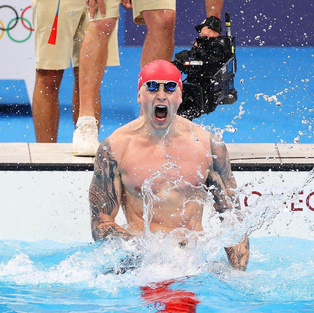 アダム・ピーティのインスタグラム：「OLYMPIC CHAMPION!   For my country, my son and my family.   For all those who stayed up through the night to watch me.  For all those people who need a bit of light. You can get through this 🙏🏼」