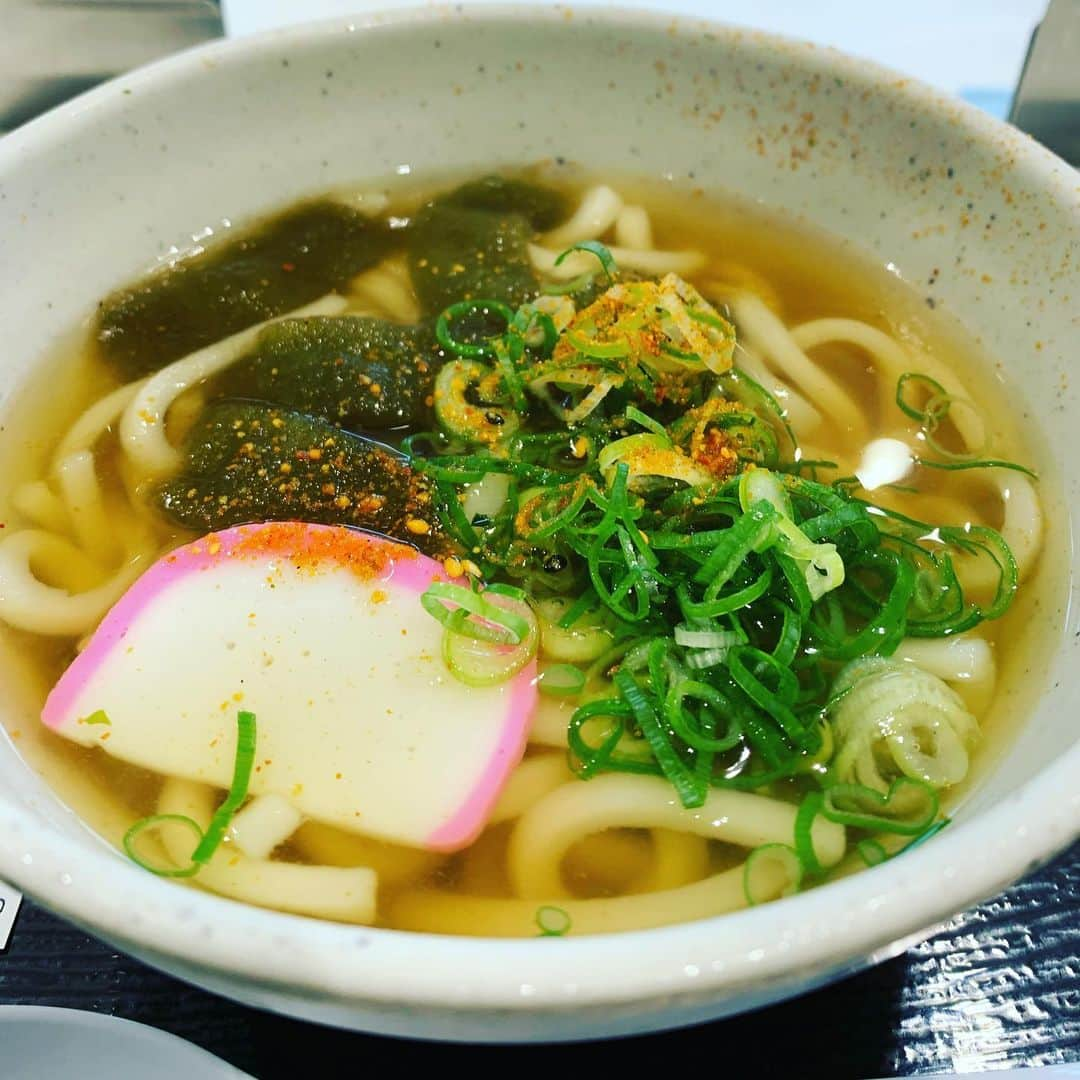 金村義明さんのインスタグラム写真 - (金村義明Instagram)「日本一綺麗なサービスエリアへ 神座ラーメン空いてない😂😂😂 仕方ないから昆布うどん！ 普通に美味い😋 月曜日mbsラジオ ワクチン1回目接種へ」7月26日 10時47分 - yoshiaki_kanemura